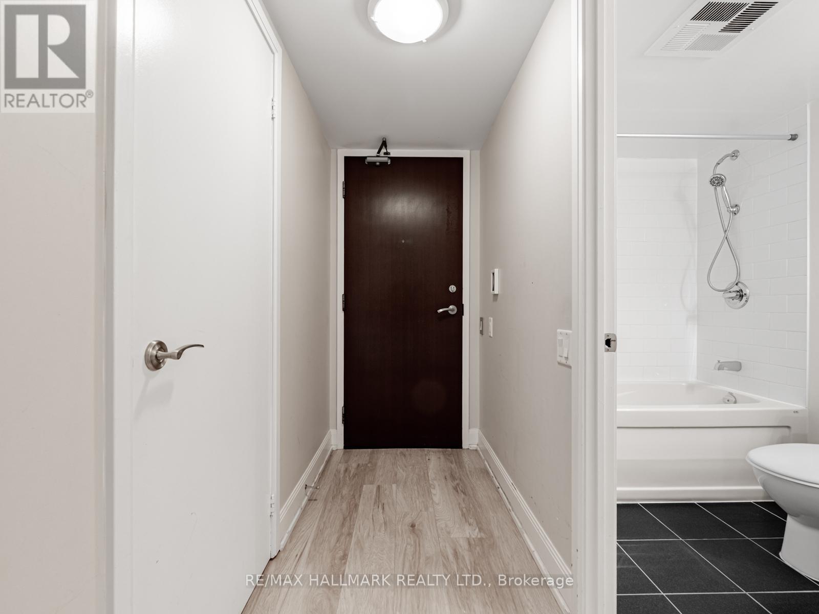 1611 - 2181 Yonge Street, Toronto, Ontario  M4S 3H7 - Photo 4 - C12695668