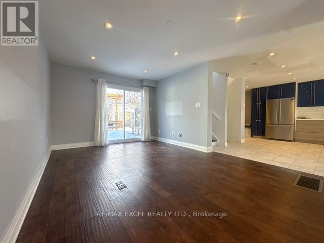 Upper - 39 Crittenden Square, Toronto (Malvern), Ontario  M1B 1V2 - Photo 9 - E12695472