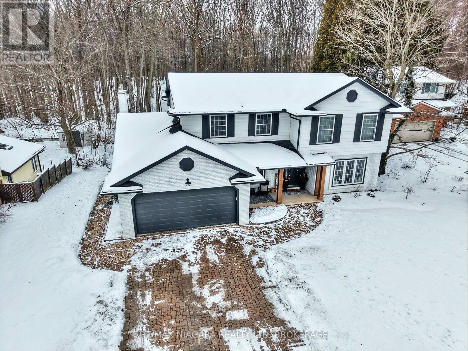 35 Berkwood Place, Pelham, Ontario  L0S 1E2 - Photo 2 - X12666014