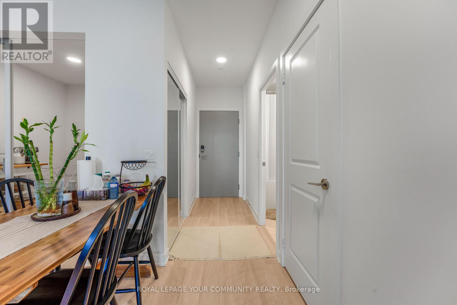 224 - 50 Upper Mall Way, Vaughan, Ontario  L4J 0L8 - Photo 4 - N12695544