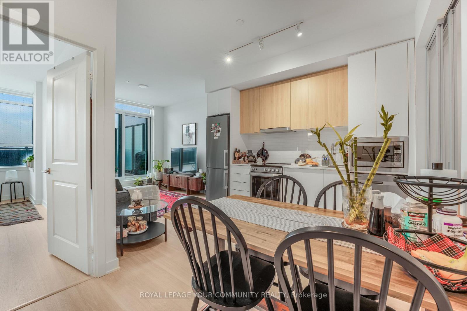 224 - 50 Upper Mall Way, Vaughan, Ontario  L4J 0L8 - Photo 6 - N12695544