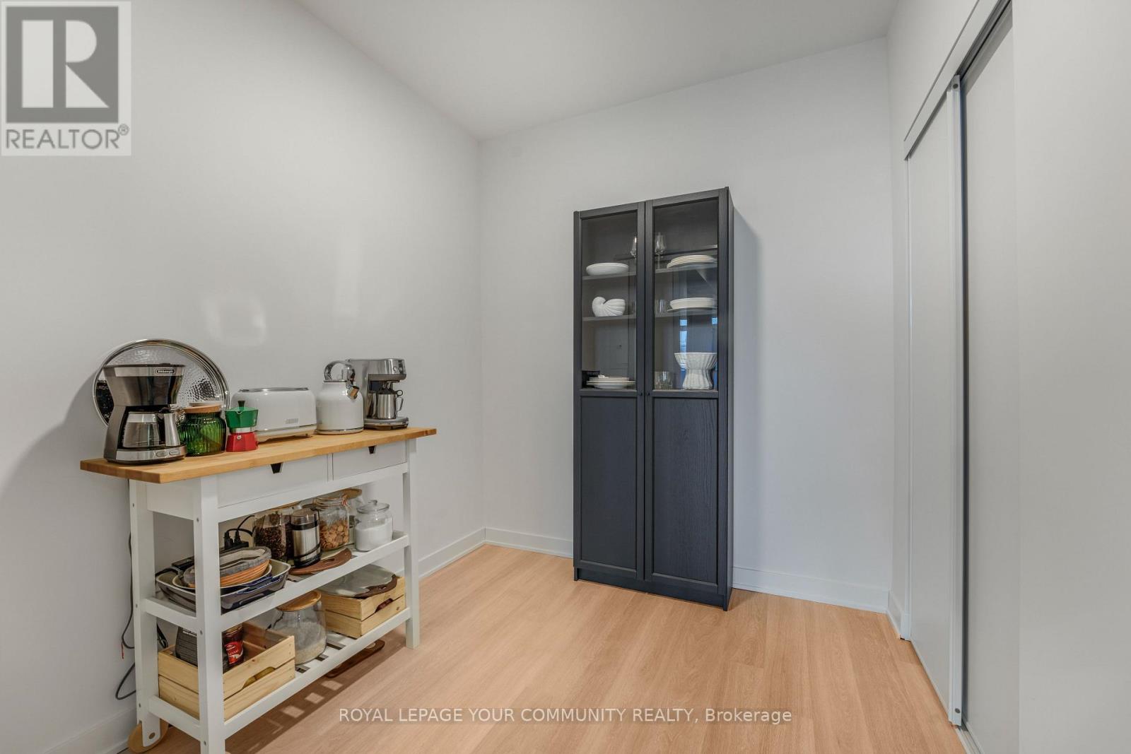 224 - 50 Upper Mall Way, Vaughan, Ontario  L4J 0L8 - Photo 8 - N12695544