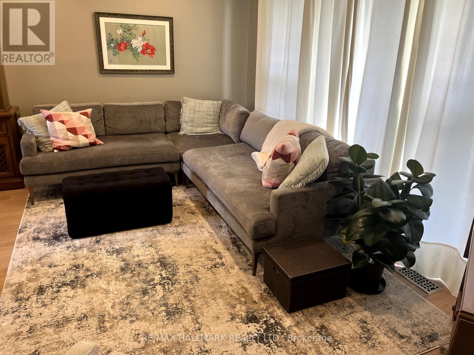 448 Loretta Crescent, Whitchurch-Stouffville (Stouffville), Ontario  L4A 7G2 - Photo 2 - N12695652