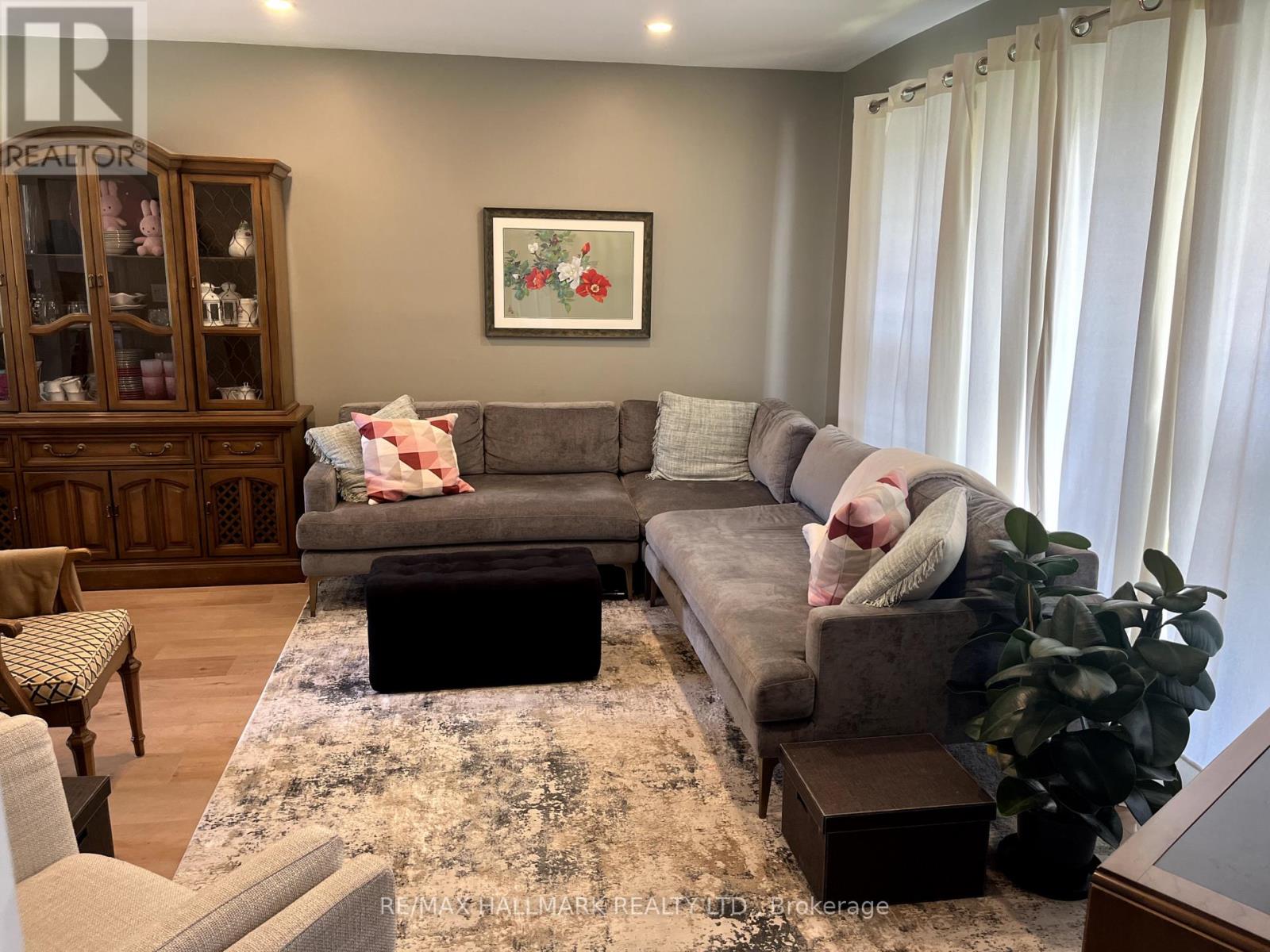 448 Loretta Crescent, Whitchurch-Stouffville (Stouffville), Ontario  L4A 7G2 - Photo 3 - N12695652