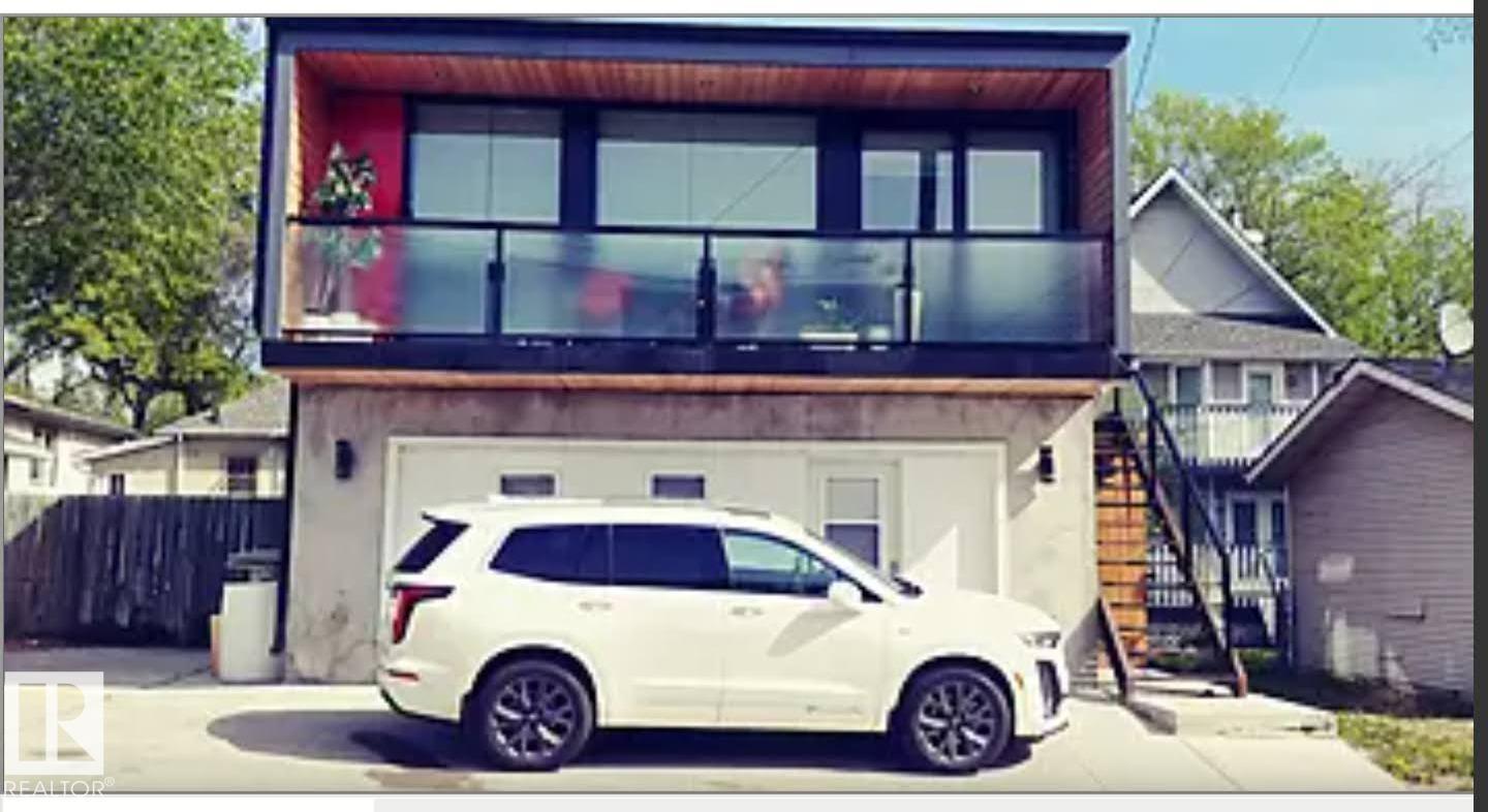 9831 83 AV NW, edmonton, Alberta