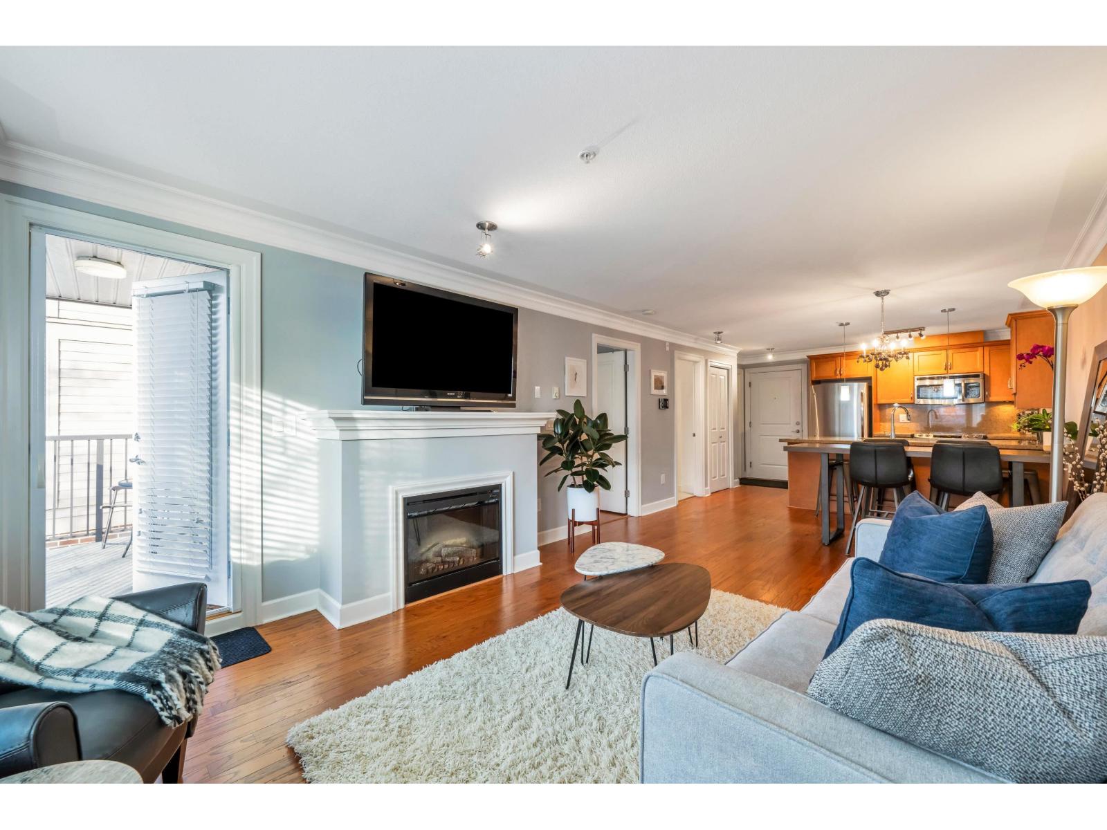 Listing Picture 11 of 33 : 206 15357 ROPER AVENUE, White Rock - 魯藝地產 Yvonne Lu Group - MLS Medallion Club Member