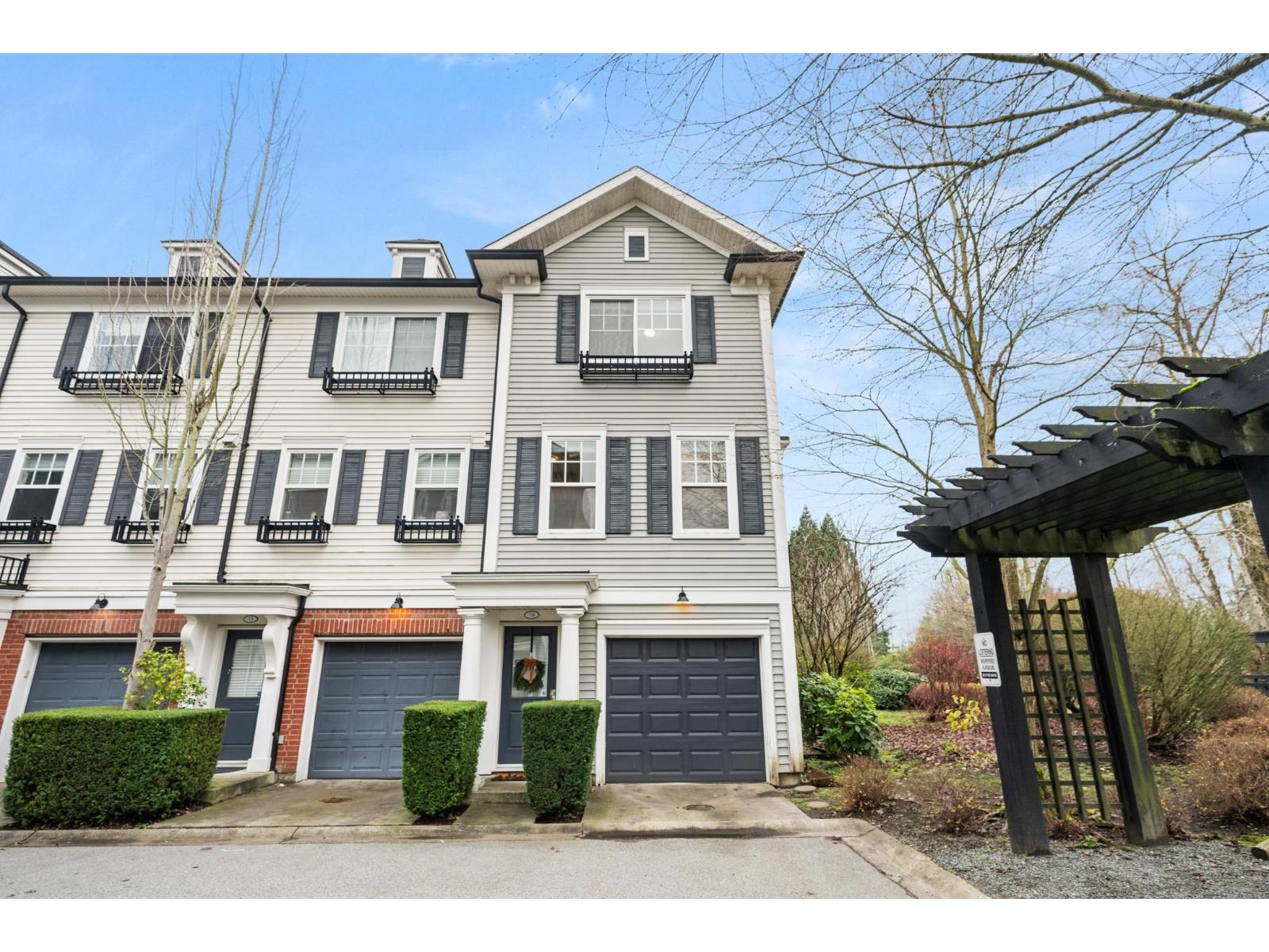 16 18983 72A AVENUE, Surrey, British Columbia