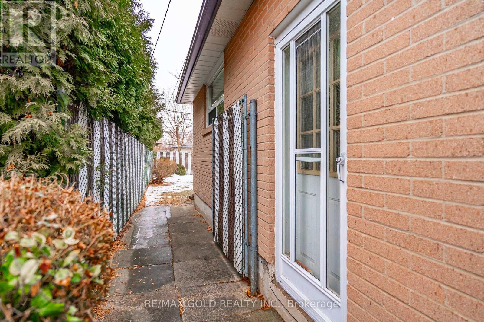 45 Belmont Drive, Brampton, Ontario  L6T 2K5 - Photo 33 - W12694920