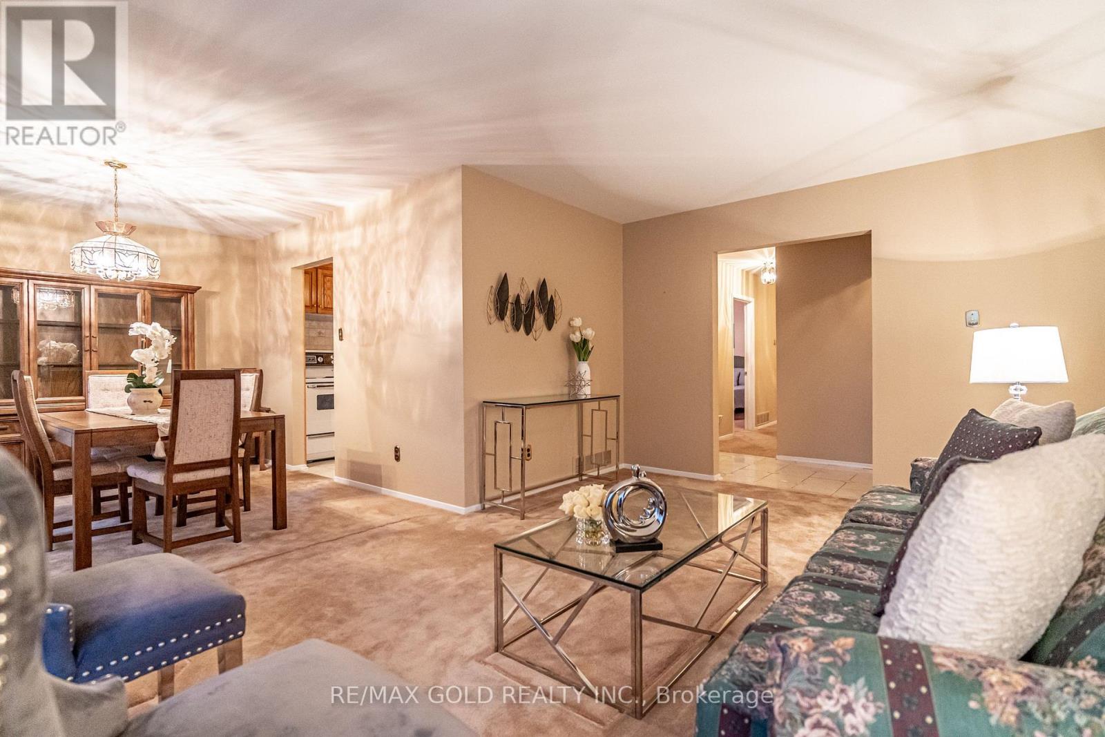 45 Belmont Drive, Brampton, Ontario  L6T 2K5 - Photo 9 - W12694920