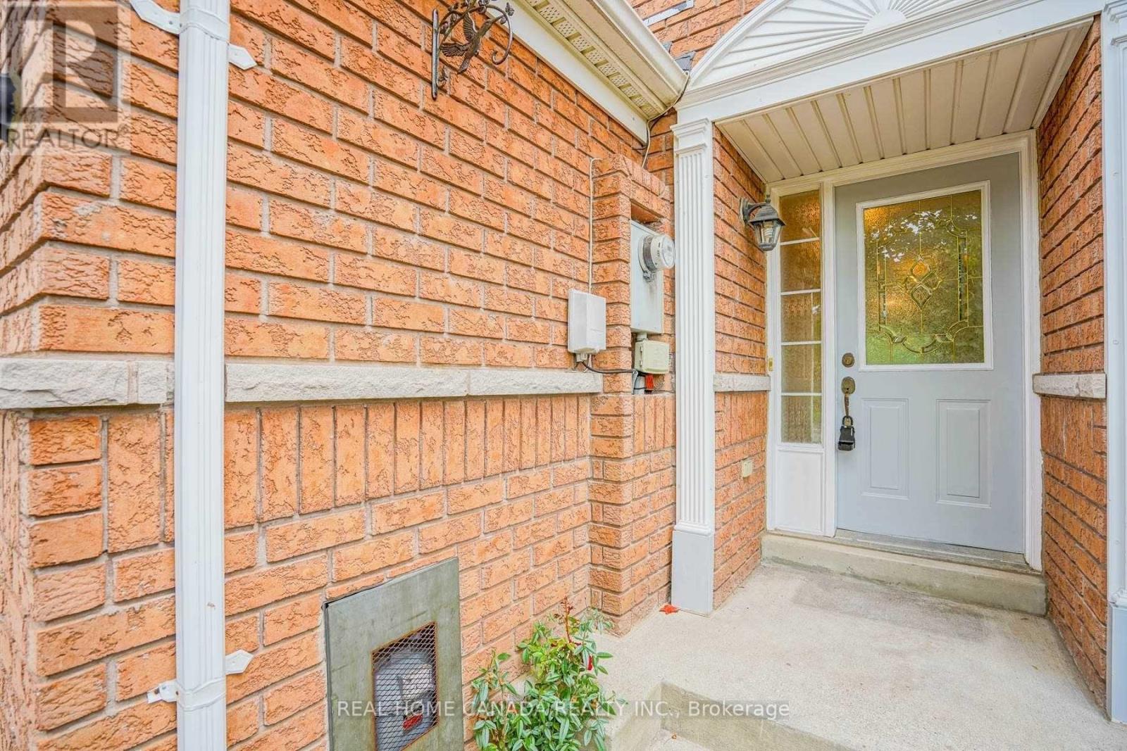 3323 Southwick Street, Mississauga, Ontario  L5M 7K9 - Photo 3 - W12695468