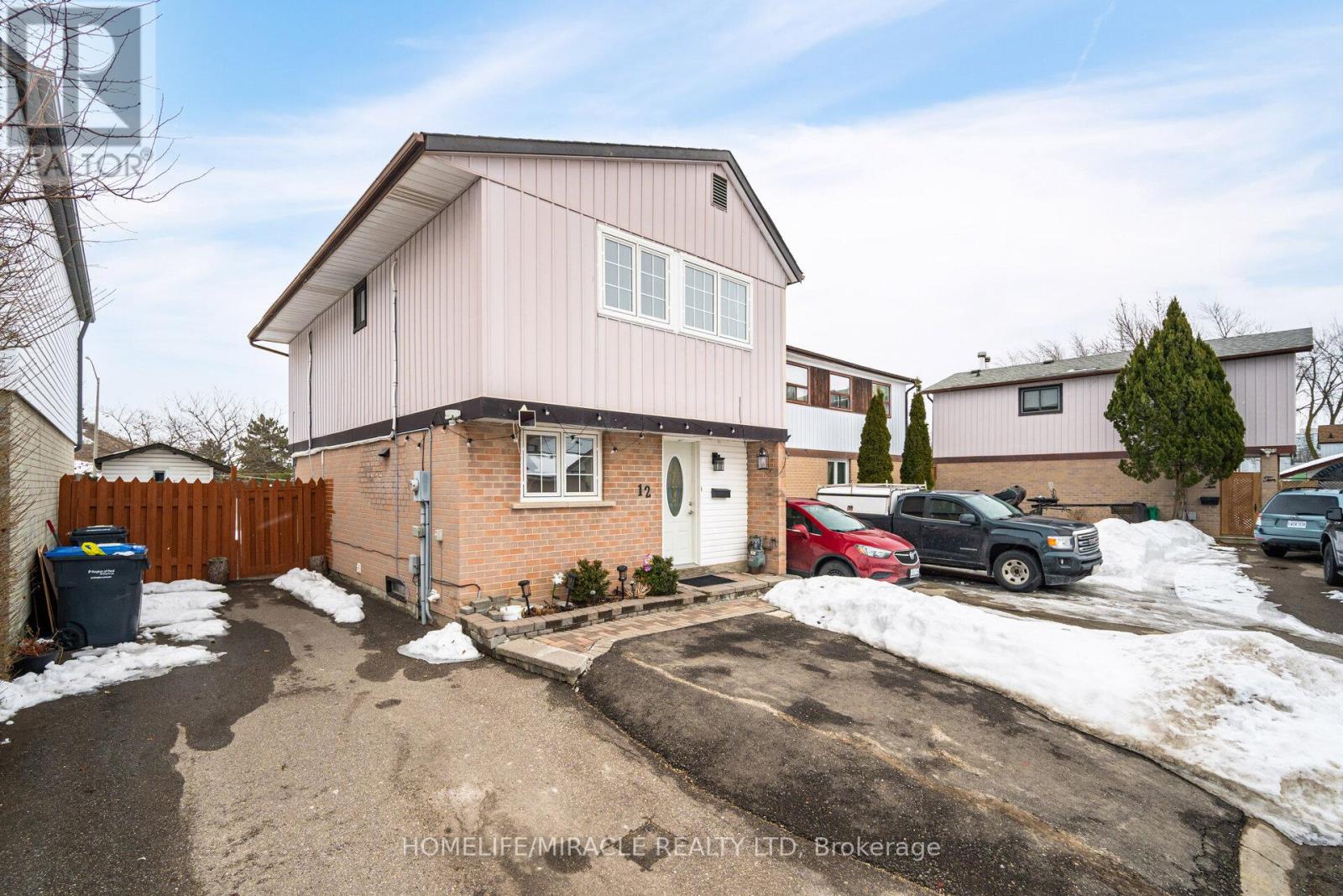 12 Huckleberry Square, Brampton, Ontario  L6S 1Y2 - Photo 6 - W12695522