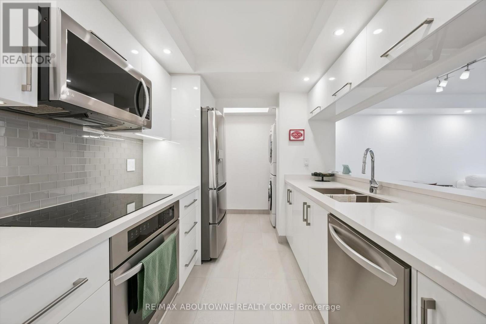 1709 - 101 Subway Crescent, Toronto, Ontario  M9B 6K4 - Photo 15 - W12695524