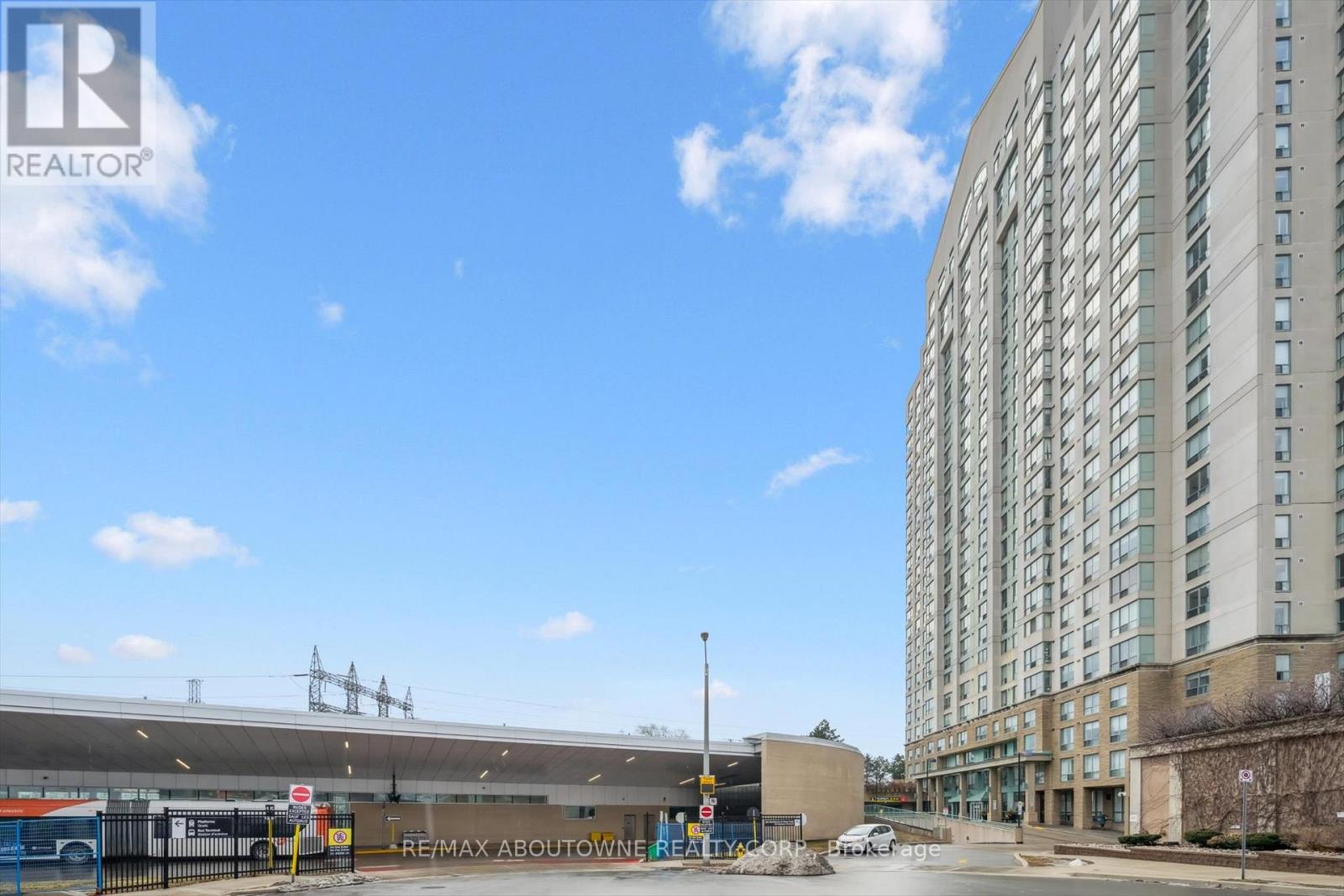 1709 - 101 Subway Crescent, Toronto, Ontario  M9B 6K4 - Photo 2 - W12695524