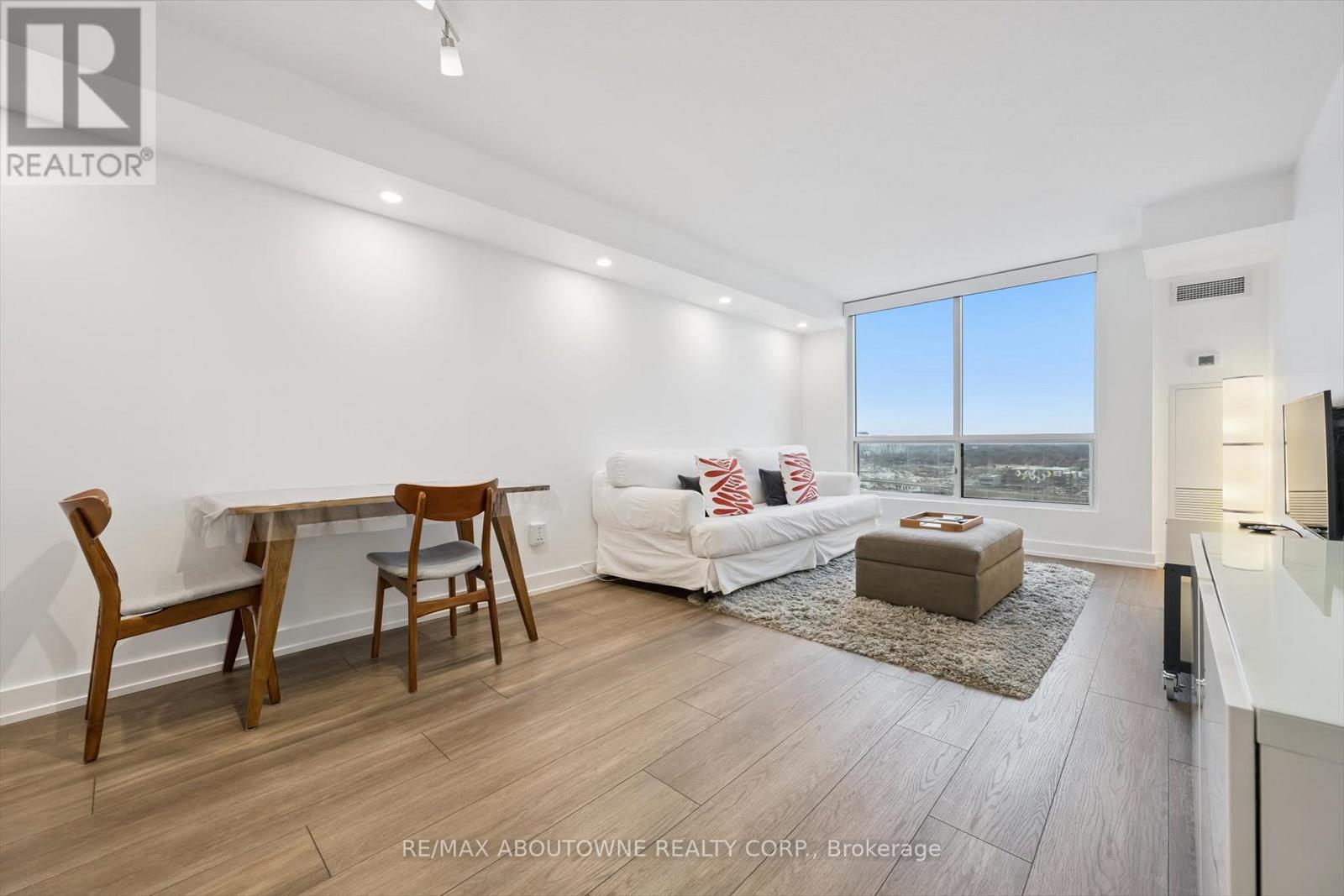 1709 - 101 Subway Crescent, Toronto, Ontario  M9B 6K4 - Photo 7 - W12695524