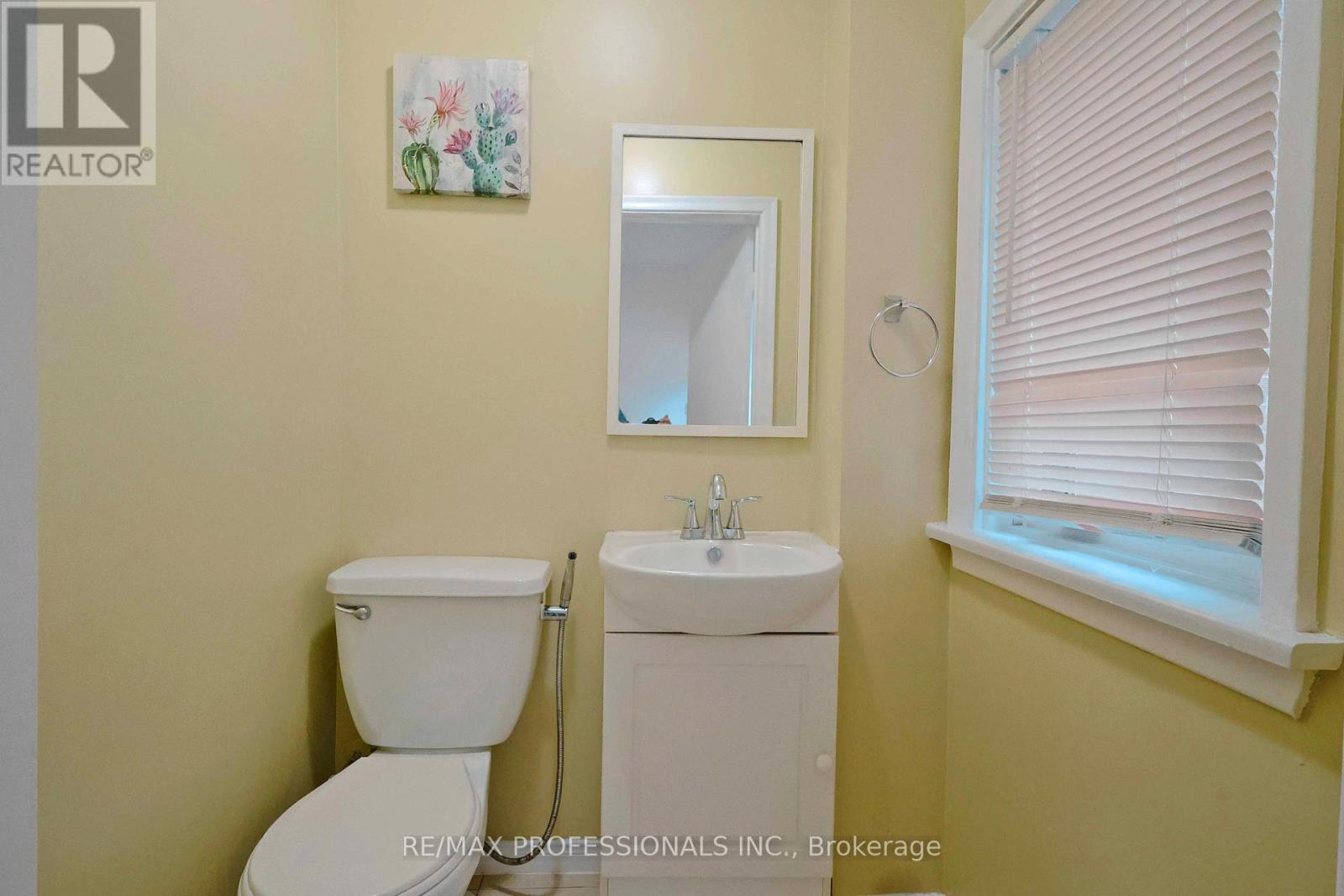 109 Botfield Avenue, Toronto, Ontario  M9B 4E6 - Photo 11 - W12695534