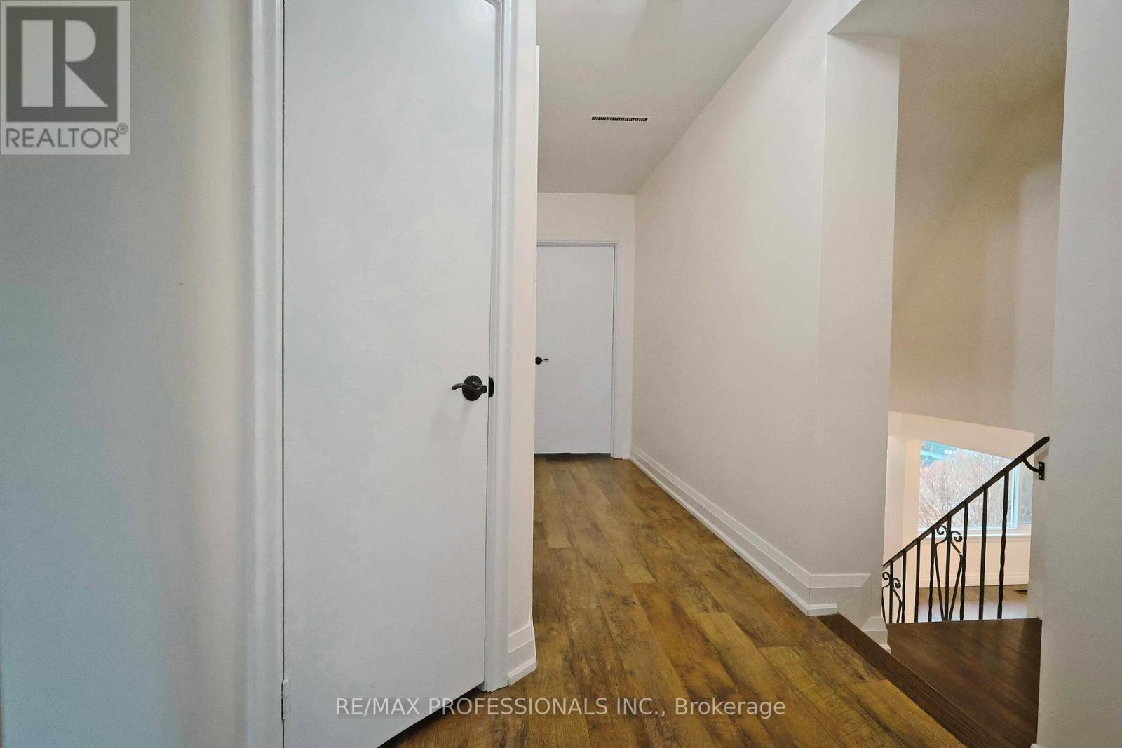 109 Botfield Avenue, Toronto, Ontario  M9B 4E6 - Photo 12 - W12695534