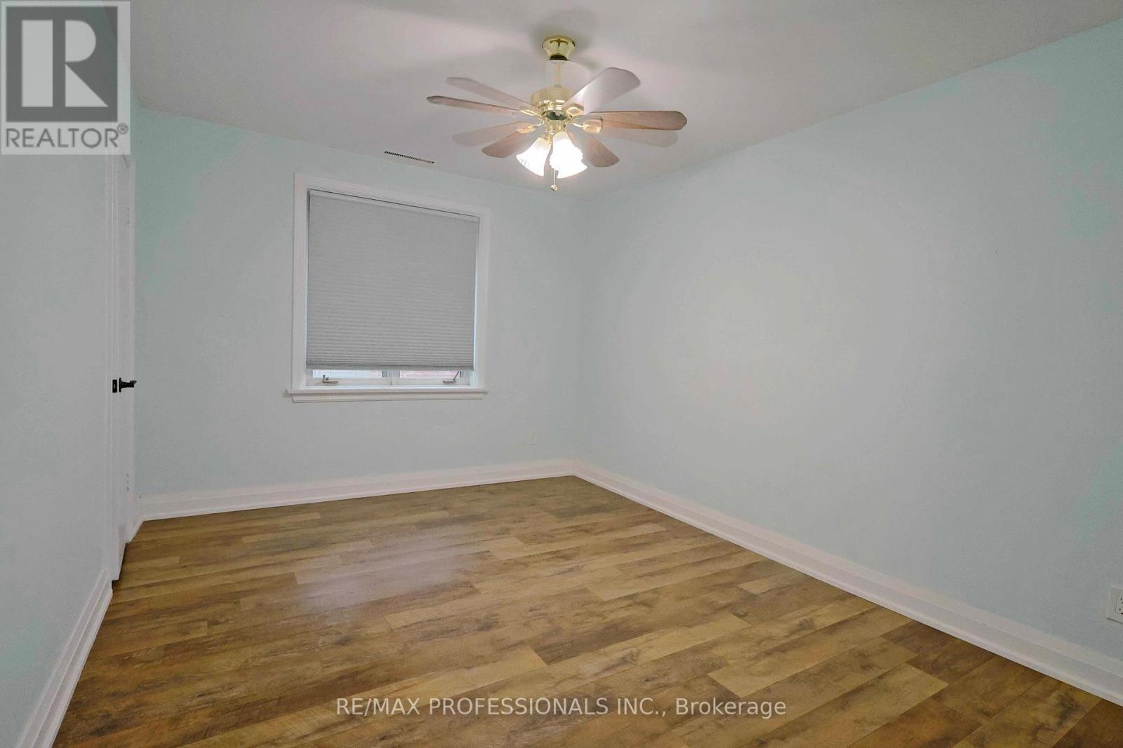 109 Botfield Avenue, Toronto, Ontario  M9B 4E6 - Photo 15 - W12695534