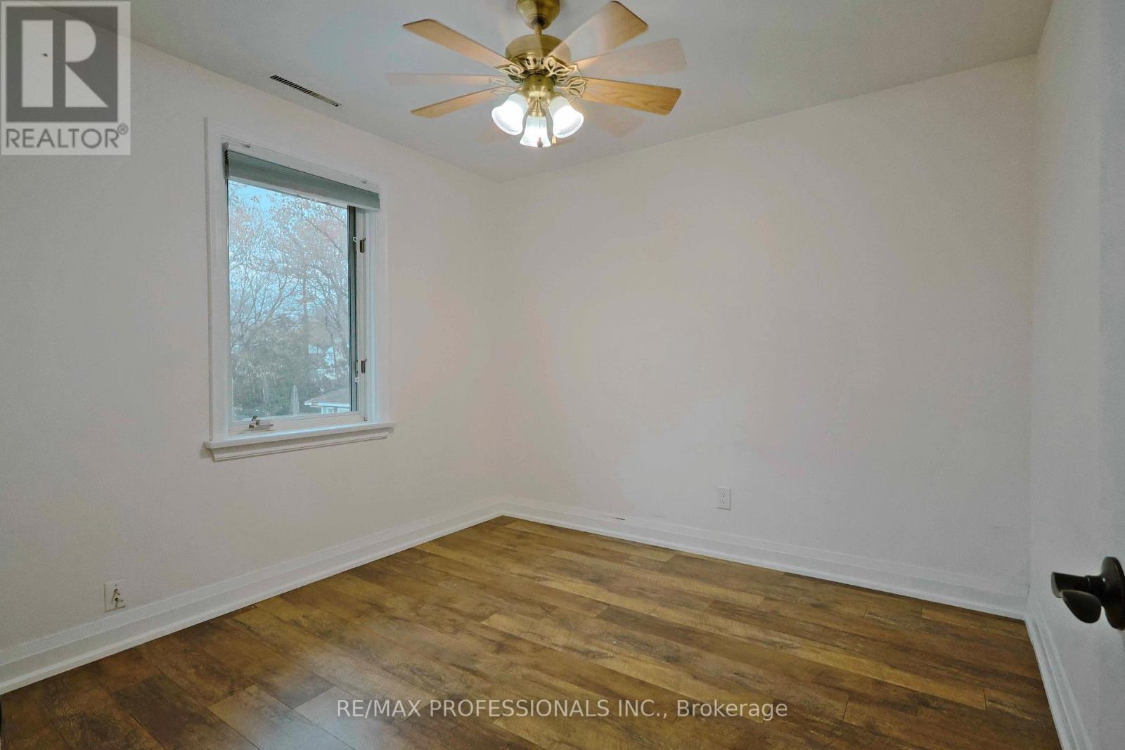 109 Botfield Avenue, Toronto, Ontario  M9B 4E6 - Photo 16 - W12695534