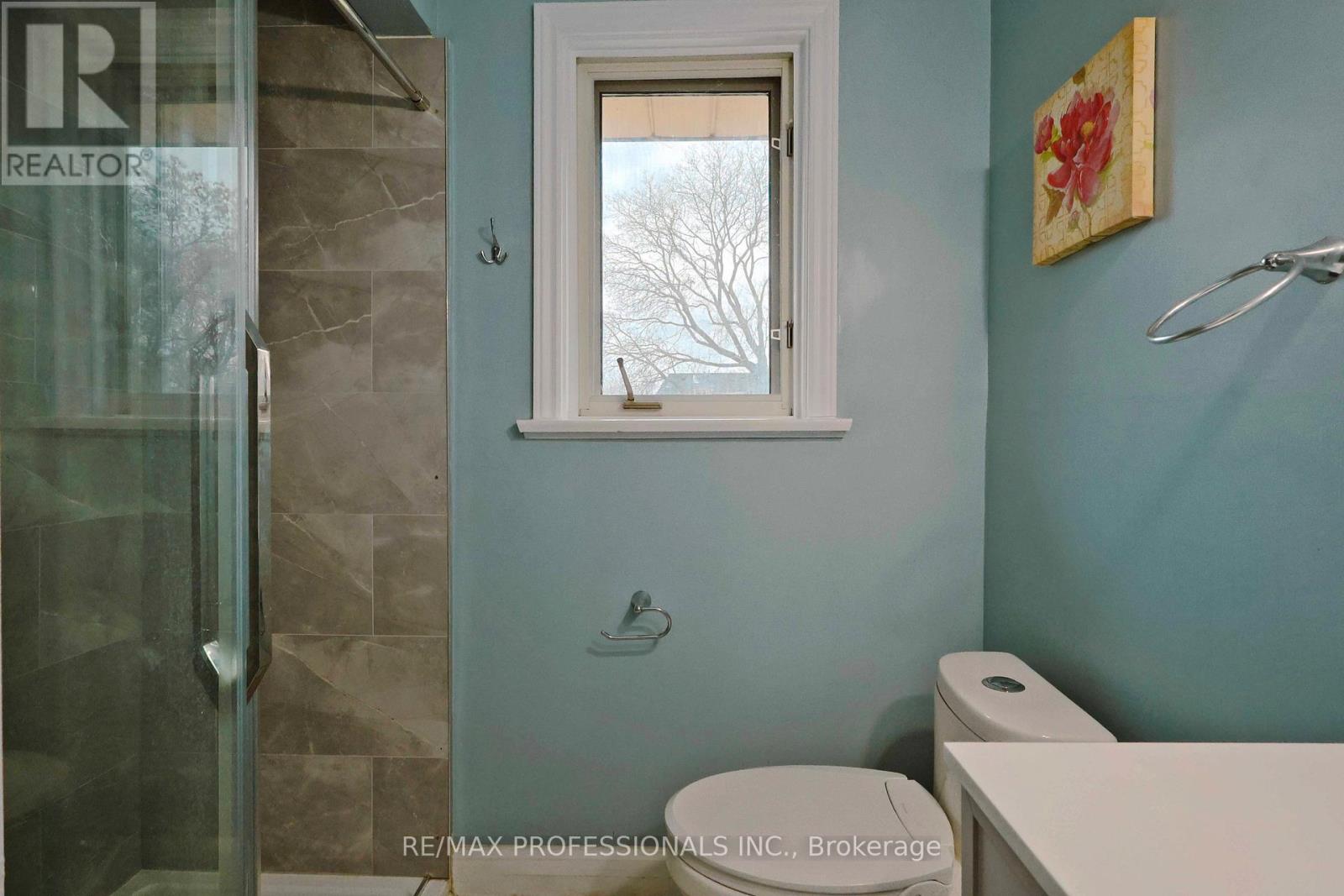 109 Botfield Avenue, Toronto, Ontario  M9B 4E6 - Photo 17 - W12695534