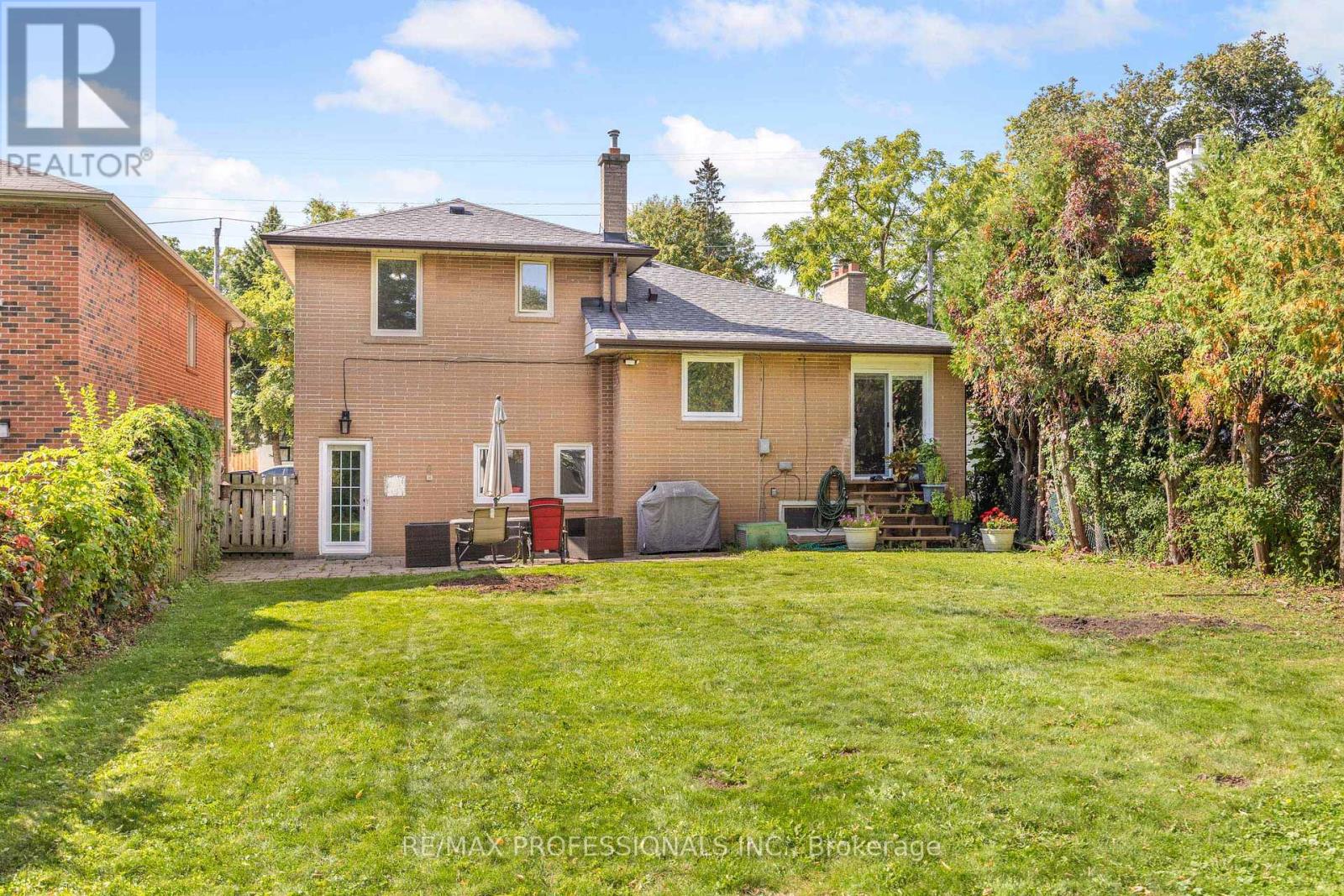 109 Botfield Avenue, Toronto, Ontario  M9B 4E6 - Photo 20 - W12695534