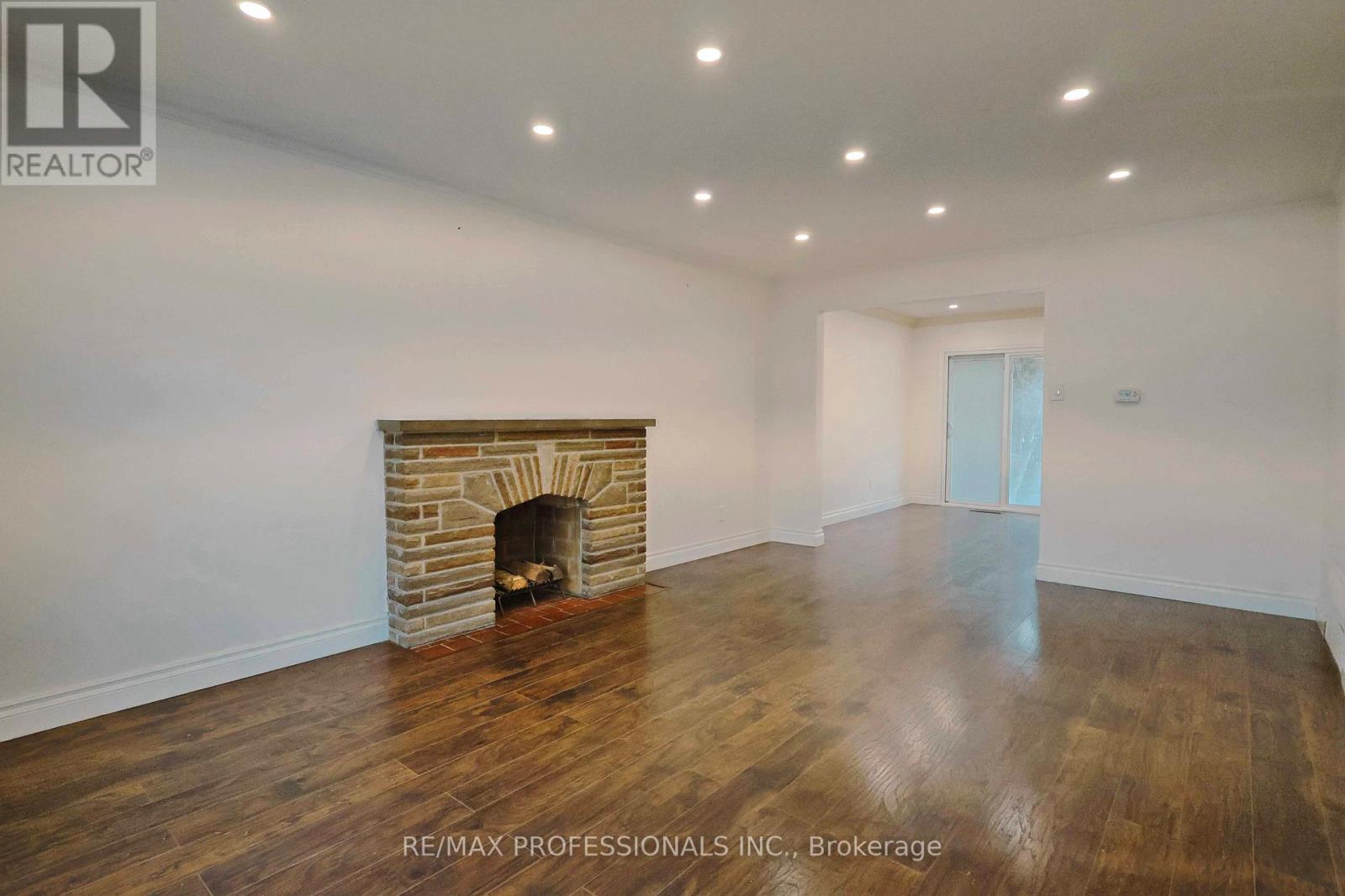 109 Botfield Avenue, Toronto, Ontario  M9B 4E6 - Photo 4 - W12695534