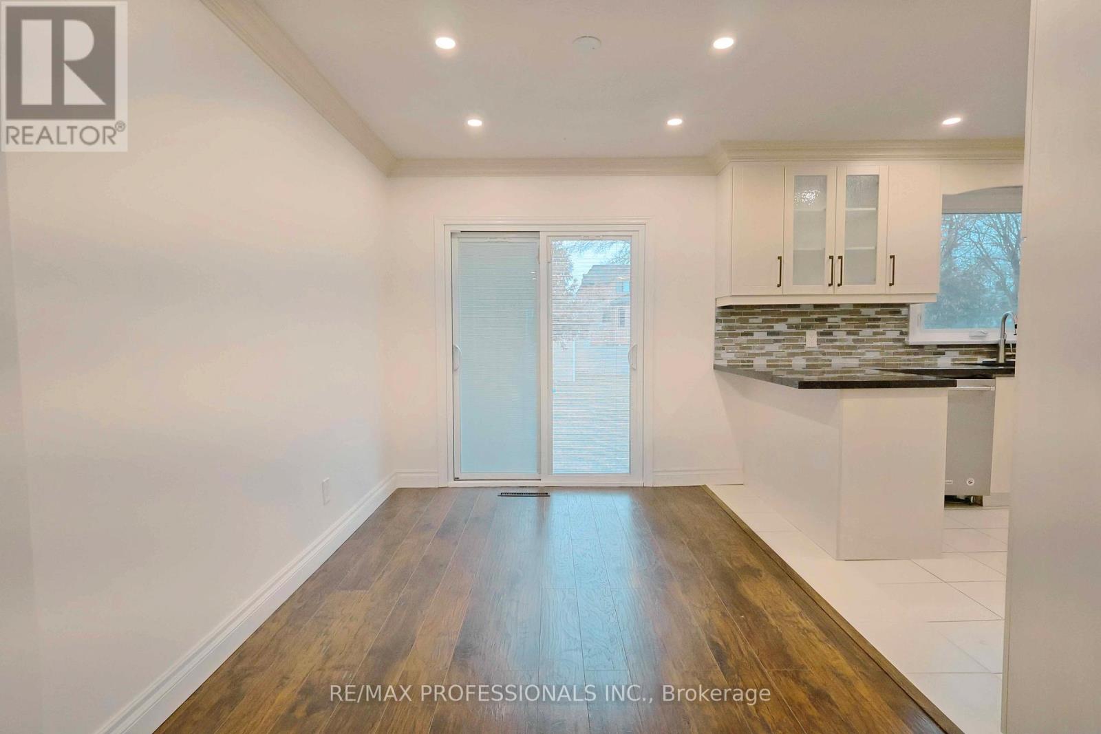 109 Botfield Avenue, Toronto, Ontario  M9B 4E6 - Photo 7 - W12695534