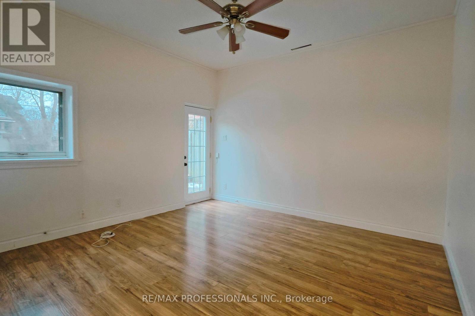 109 Botfield Avenue, Toronto, Ontario  M9B 4E6 - Photo 9 - W12695534