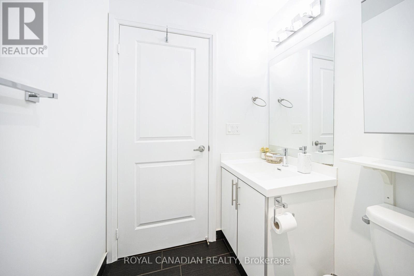 308 - 55 Speers Road, Oakville, Ontario  L6K 0H9 - Photo 12 - W12695548