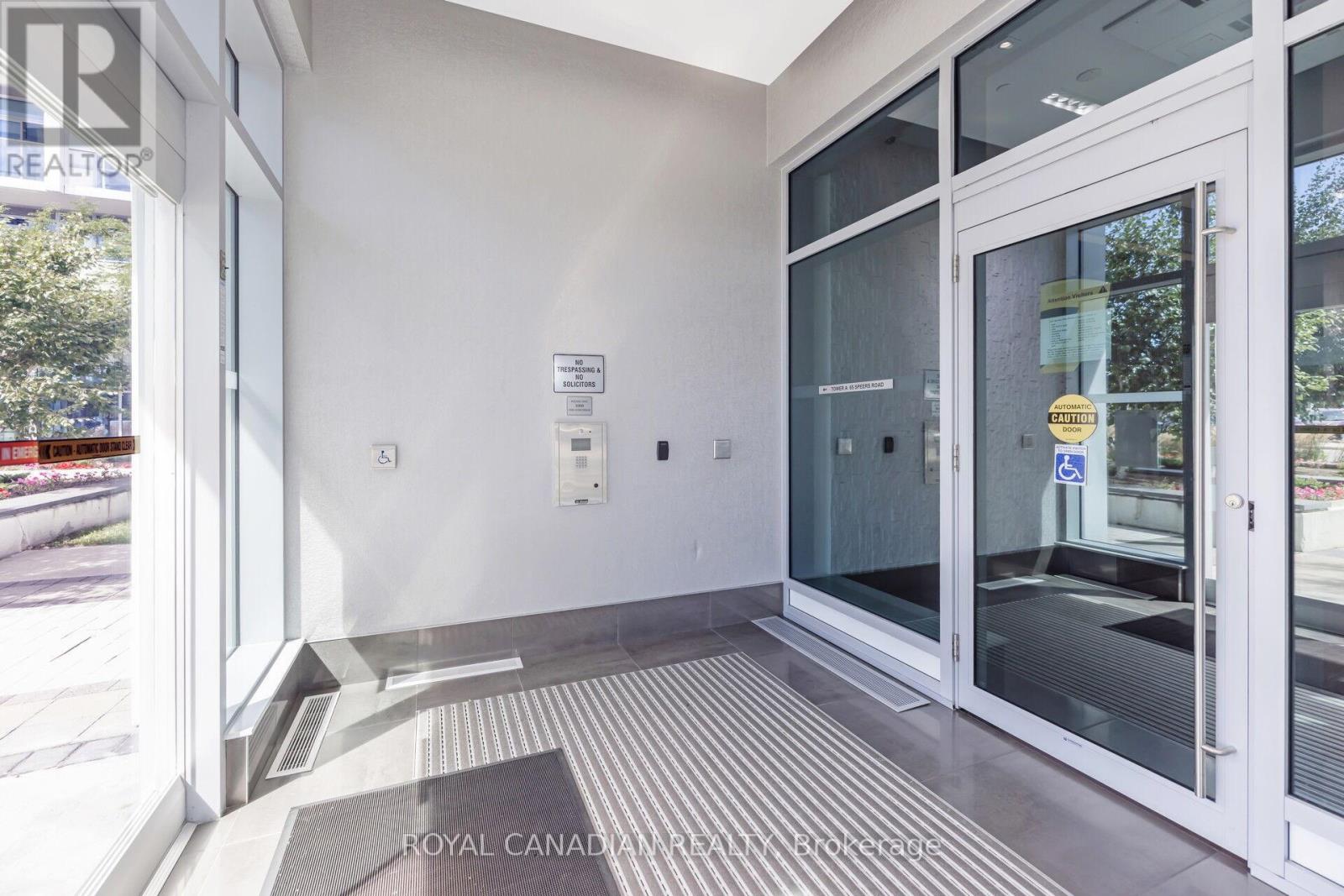 308 - 55 Speers Road, Oakville, Ontario  L6K 0H9 - Photo 3 - W12695548