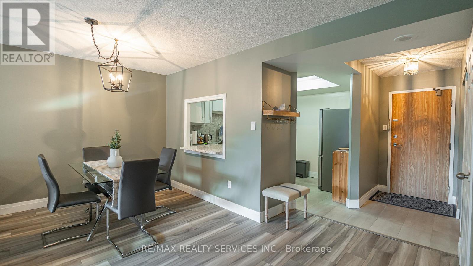 203 - 8 Lisa Street, Brampton, Ontario  L6T 4S6 - Photo 2 - W12695558