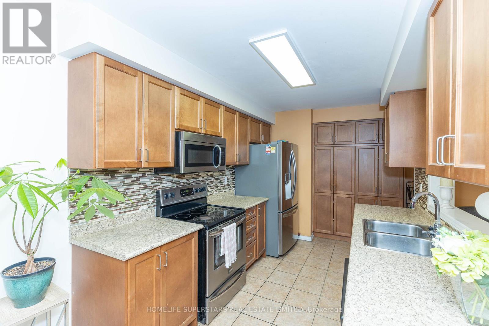 96 Delport Close, Brampton, Ontario  L6P 3T1 - Photo 17 - W12695628