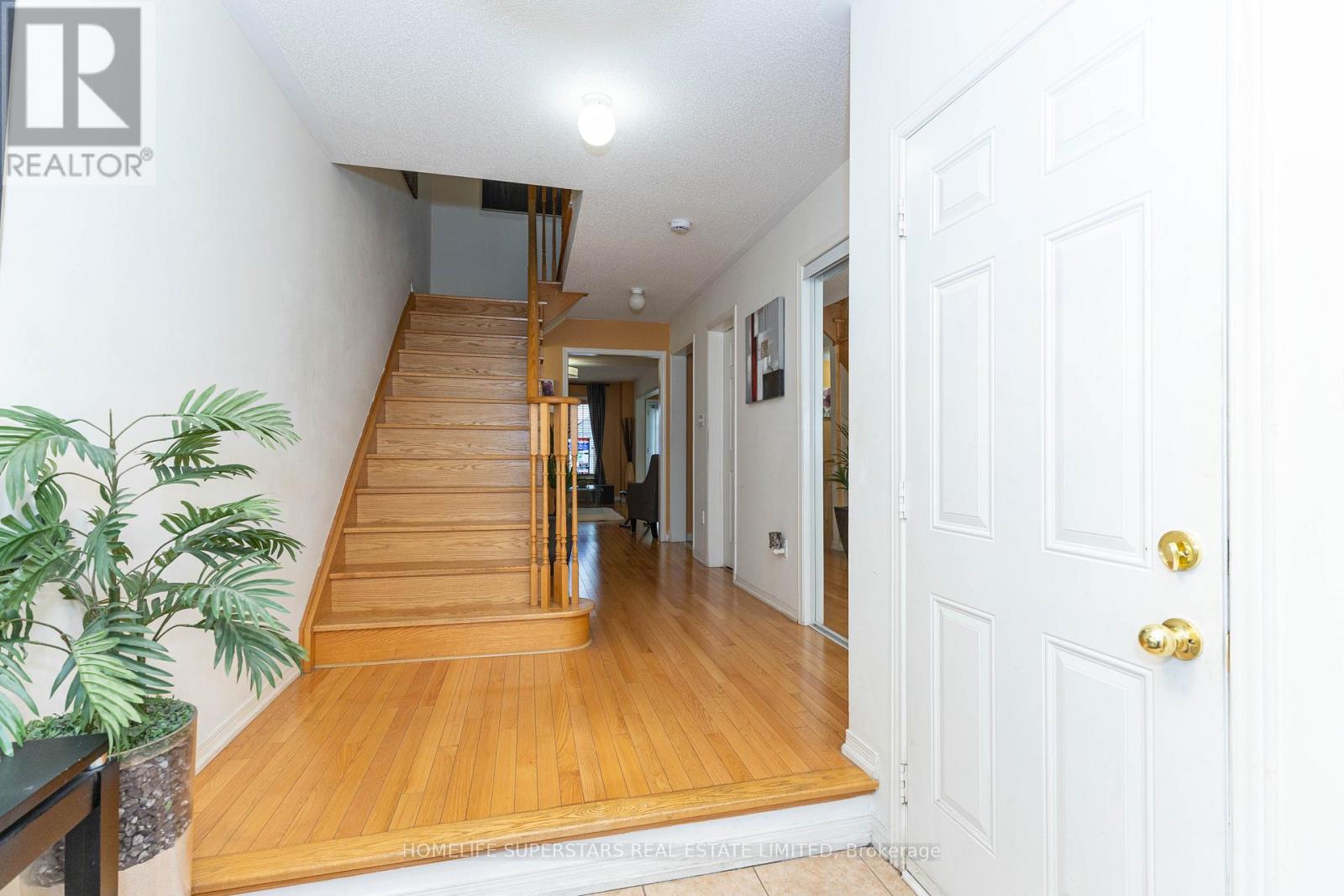 96 Delport Close, Brampton, Ontario  L6P 3T1 - Photo 5 - W12695628