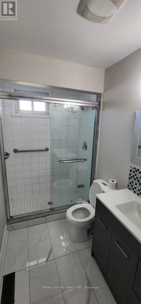 23 Gable Drive, Brampton, Ontario  L6V 2H2 - Photo 2 - W12695638