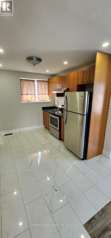 23 Gable Drive, Brampton, Ontario  L6V 2H2 - Photo 6 - W12695638