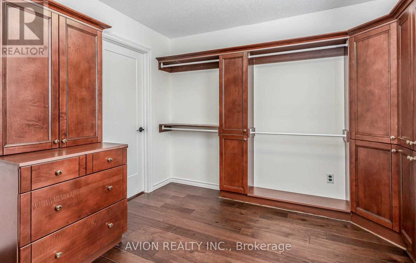 93 Waldie Road, Oakville, Ontario  L6L 6G5 - Photo 17 - W12695650