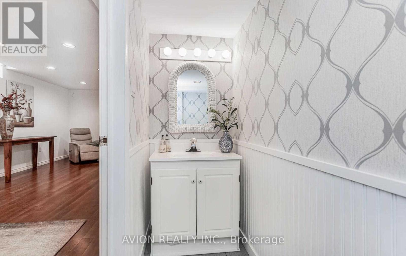 93 Waldie Road, Oakville, Ontario  L6L 6G5 - Photo 25 - W12695650