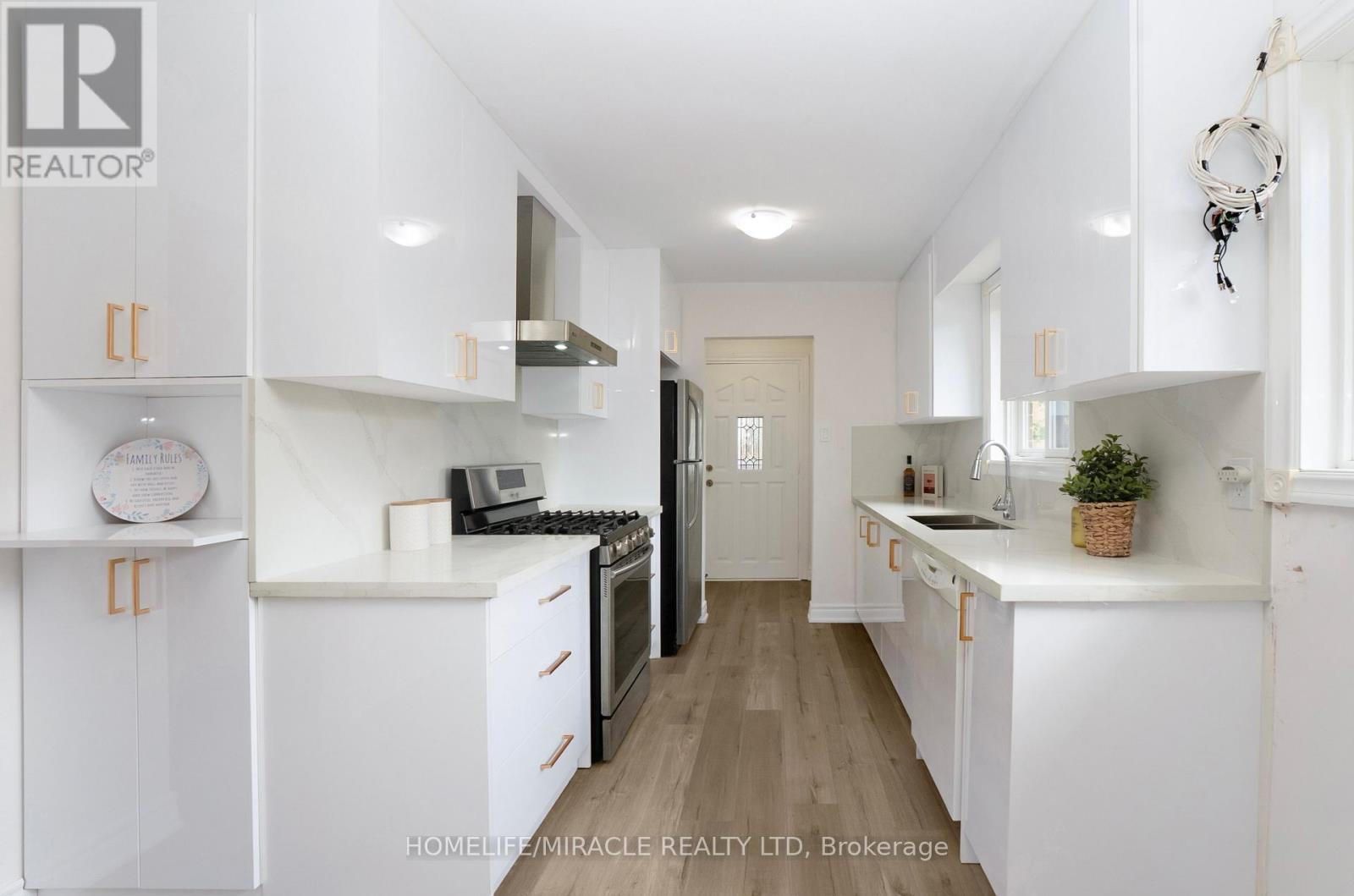 66 Avening Drive, Toronto, Ontario  M9V 1Y1 - Photo 8 - W12695712