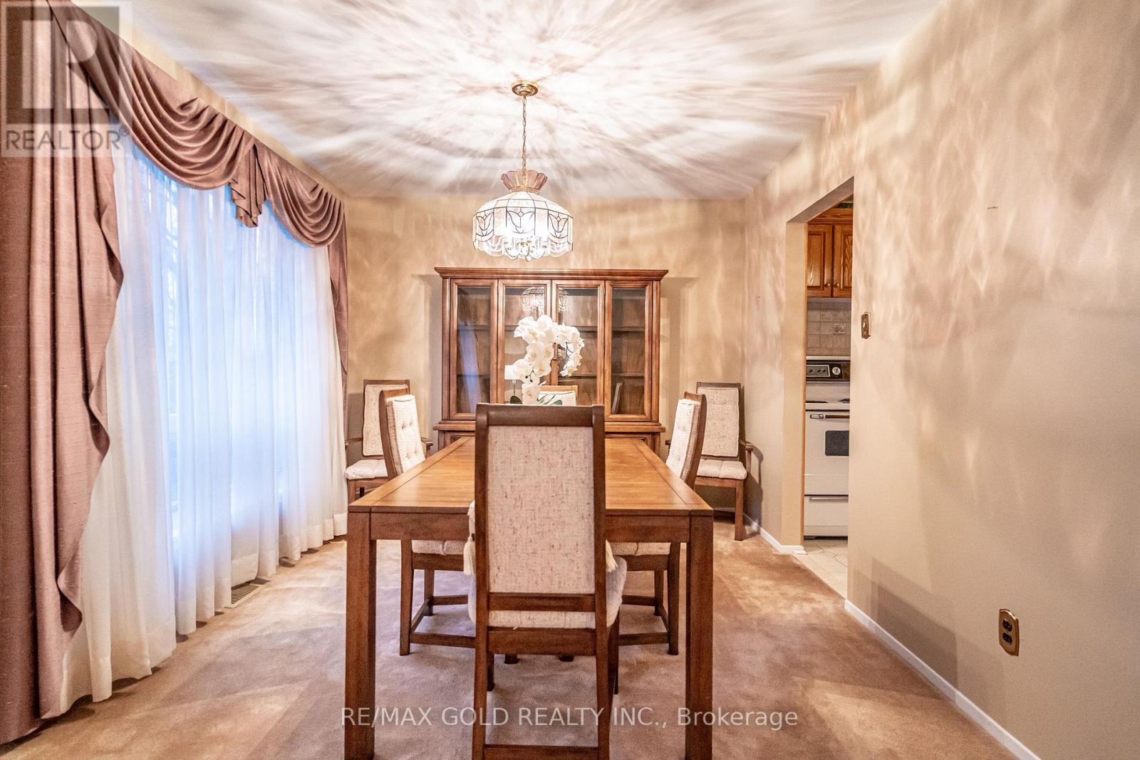 45 Belmont Drive, Brampton, Ontario  L6T 2K5 - Photo 10 - W12694920