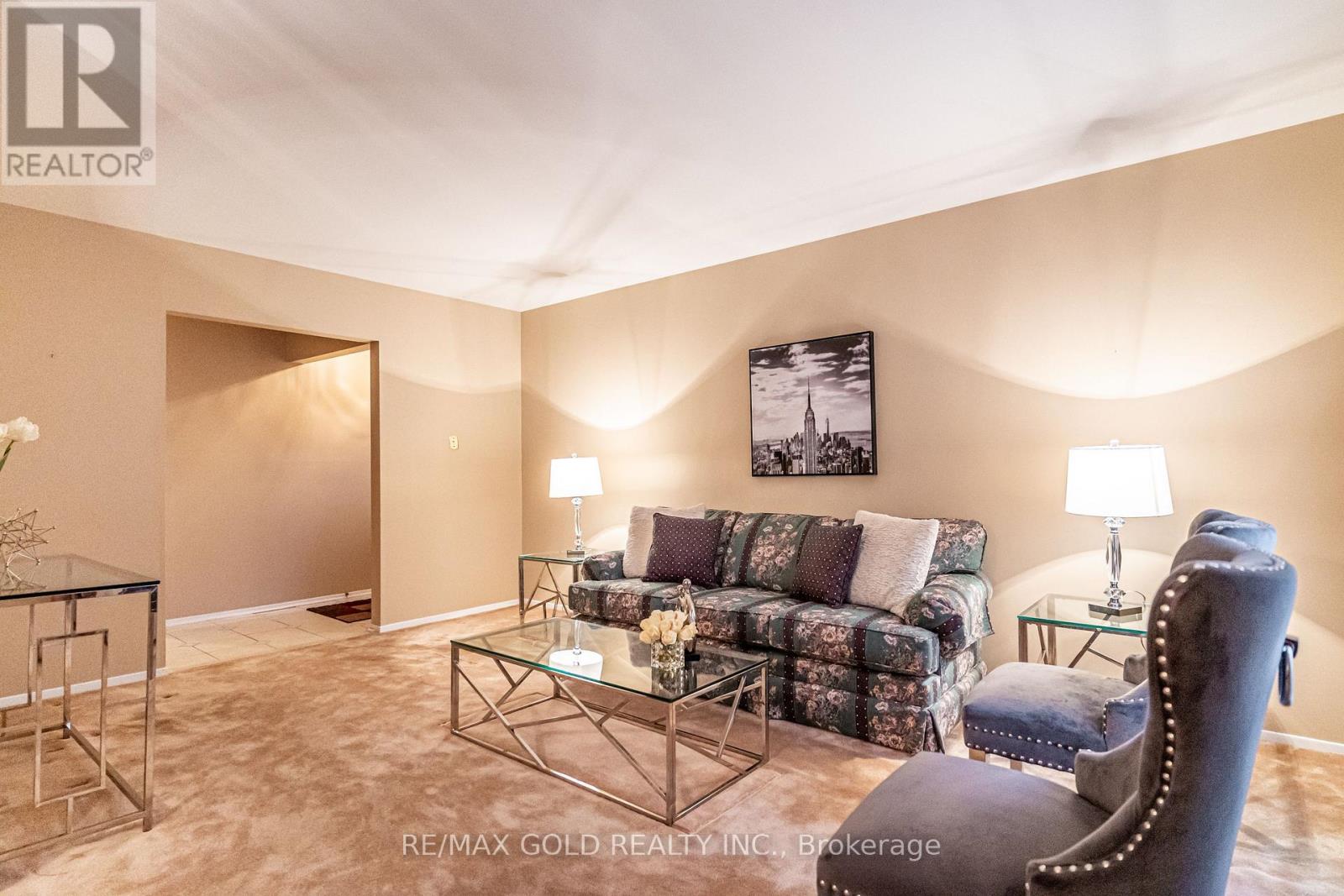 45 Belmont Drive, Brampton, Ontario  L6T 2K5 - Photo 8 - W12694920