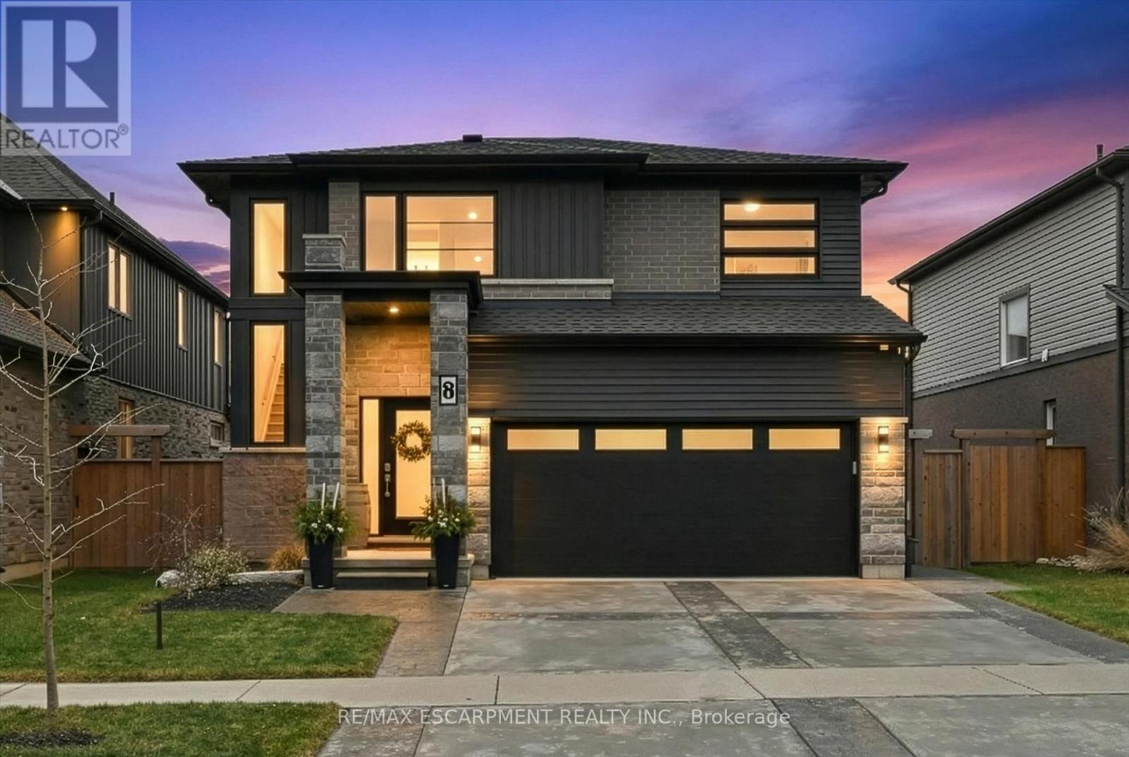 8 Myrtle Street, Pelham, Ontario  L0S 1E6 - Photo 2 - X12695518