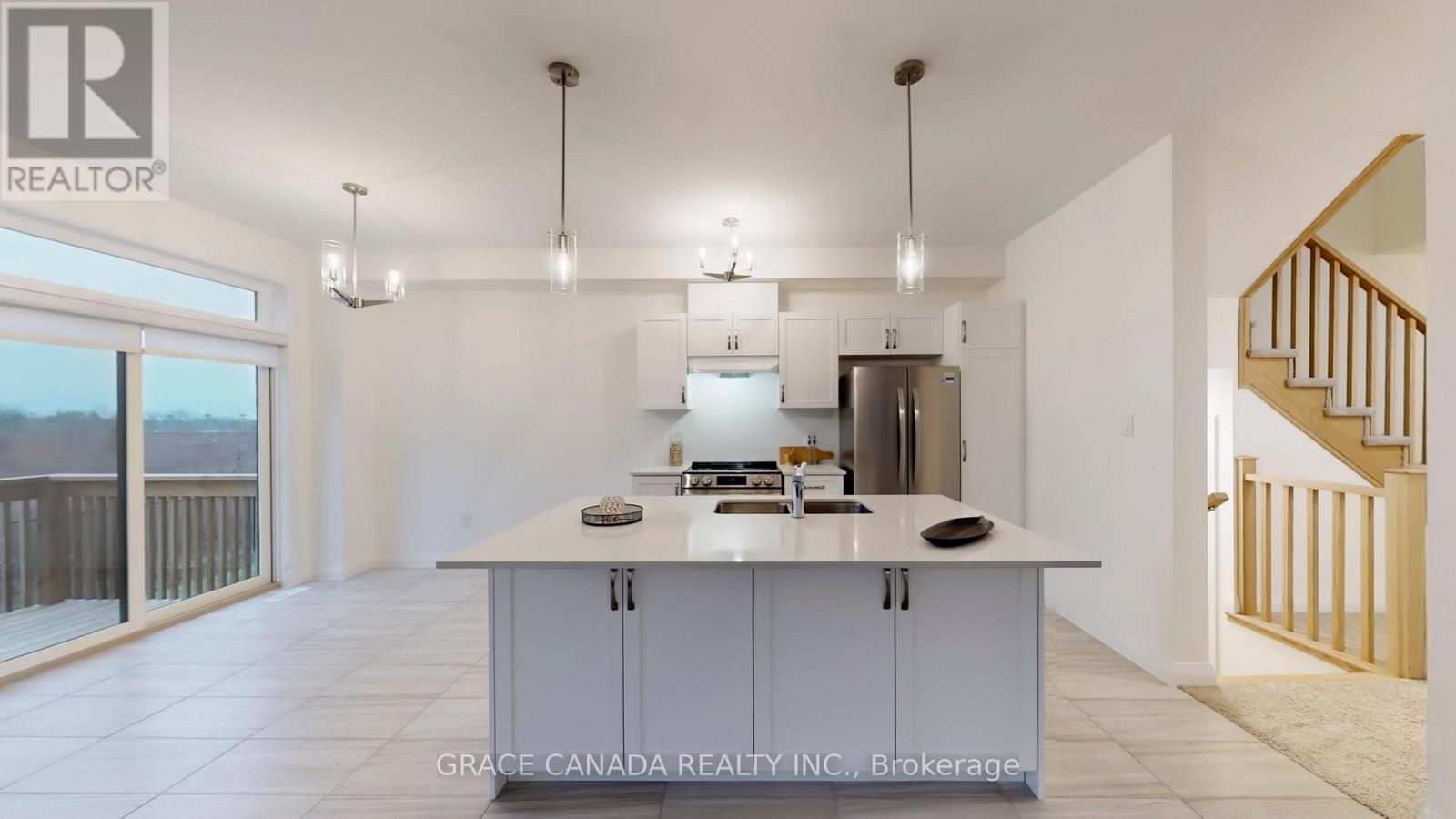 231 Alessio Drive, Hamilton, Ontario  L9B 0K4 - Photo 12 - X12695536