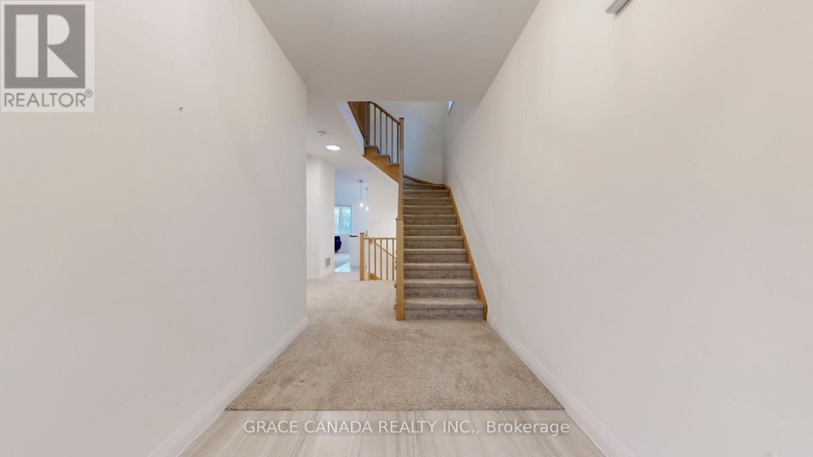 231 Alessio Drive, Hamilton, Ontario  L9B 0K4 - Photo 5 - X12695536