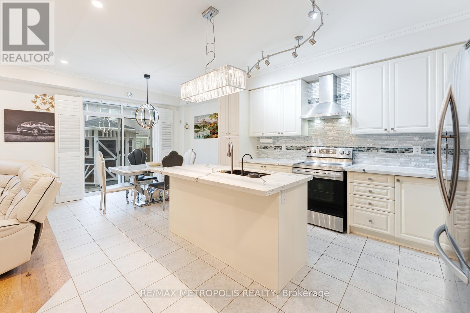 Main - 112 Longboat Run, Brantford, Ontario  N3T 6P4 - Photo 16 - X12695540