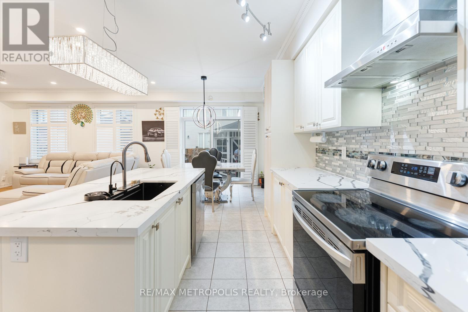 Main - 112 Longboat Run, Brantford, Ontario  N3T 6P4 - Photo 17 - X12695540