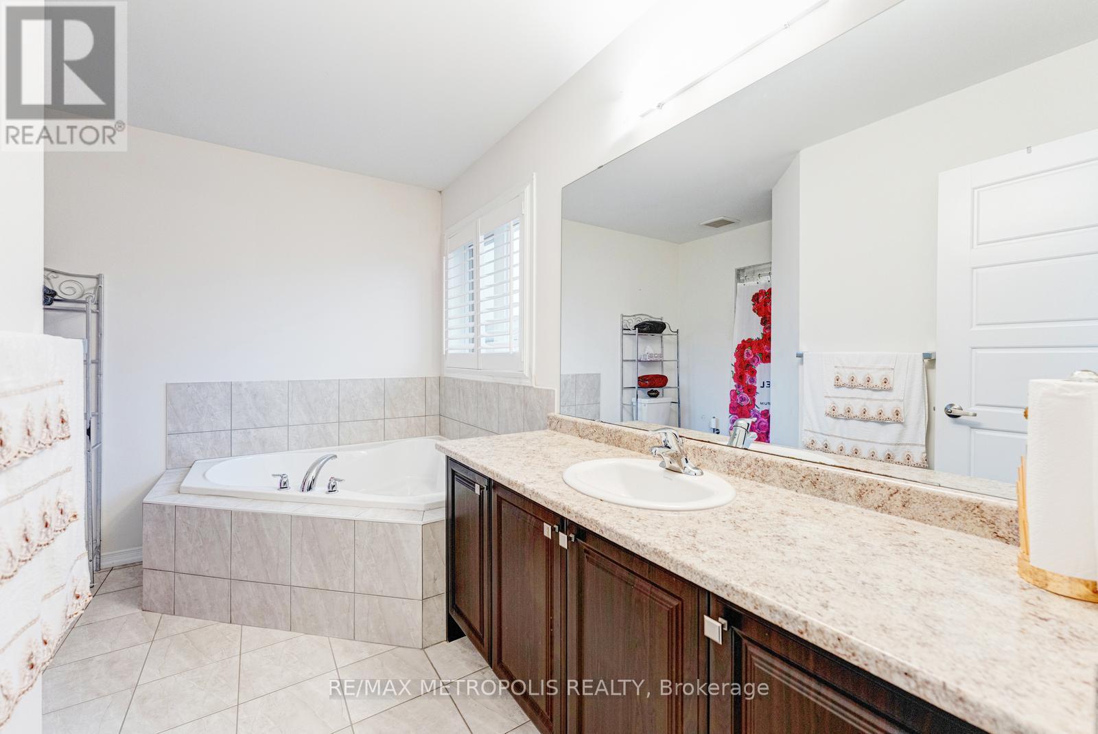 Main - 112 Longboat Run, Brantford, Ontario  N3T 6P4 - Photo 30 - X12695540