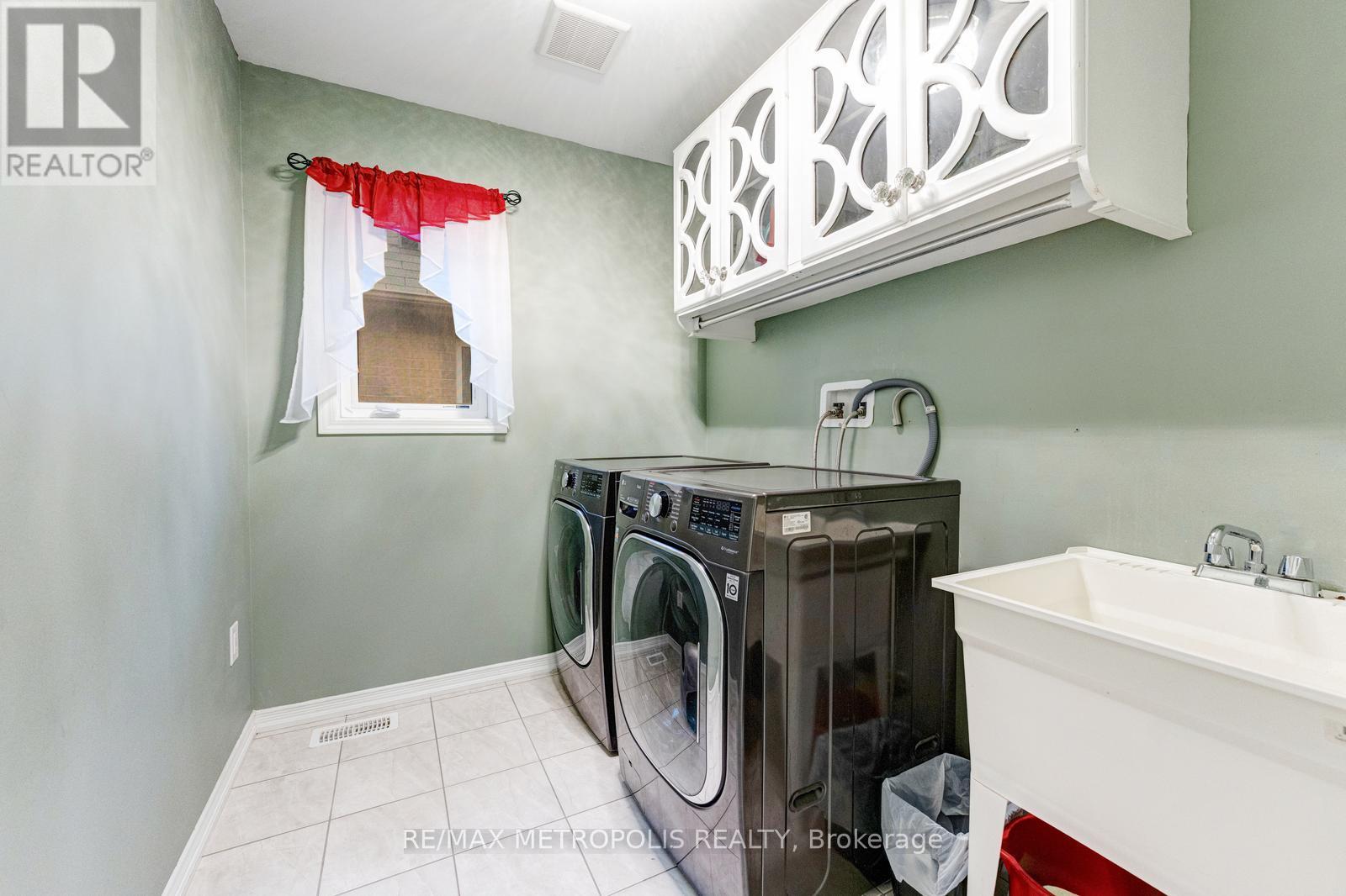 Main - 112 Longboat Run, Brantford, Ontario  N3T 6P4 - Photo 44 - X12695540