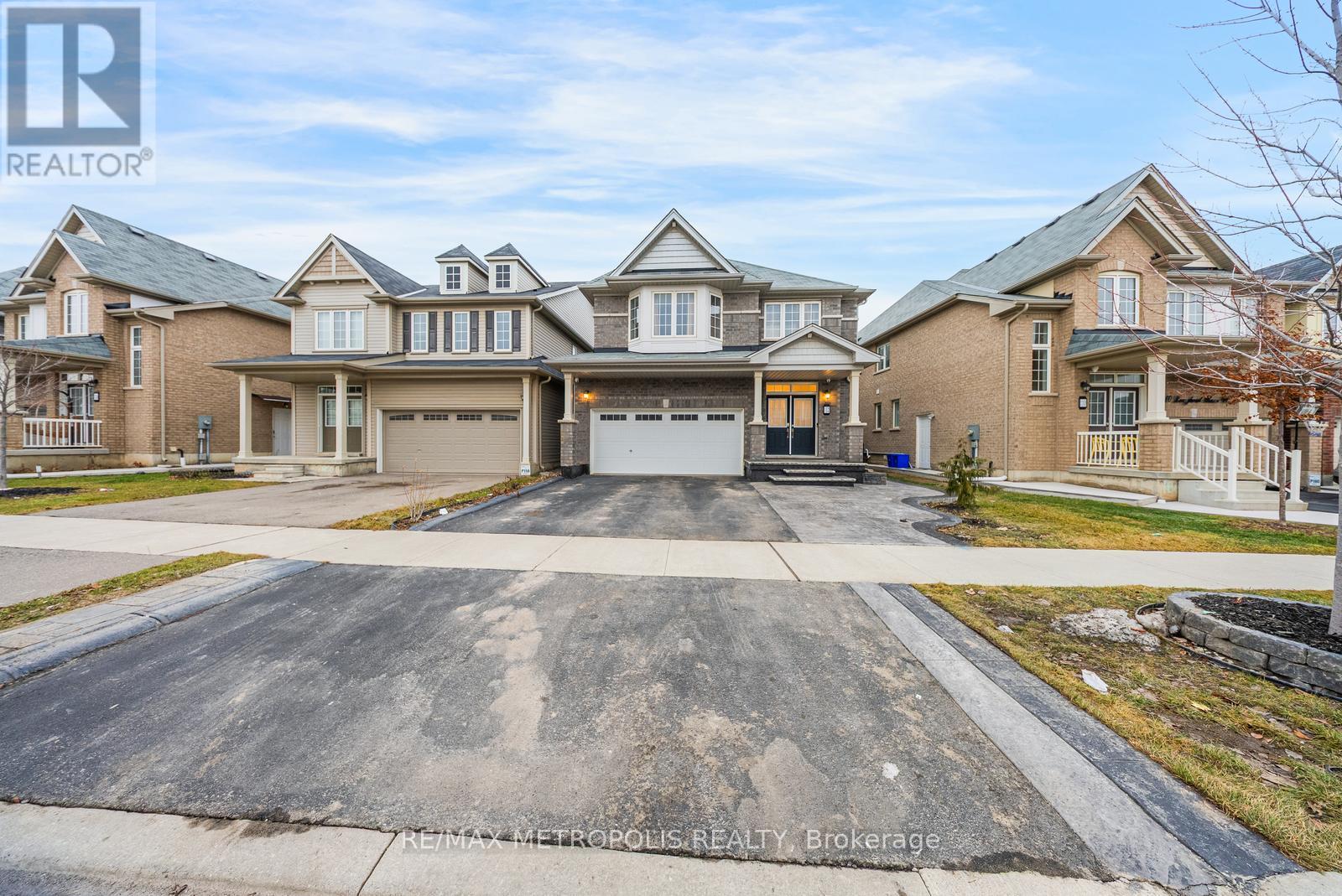 Main - 112 Longboat Run, Brantford, Ontario  N3T 6P4 - Photo 5 - X12695540