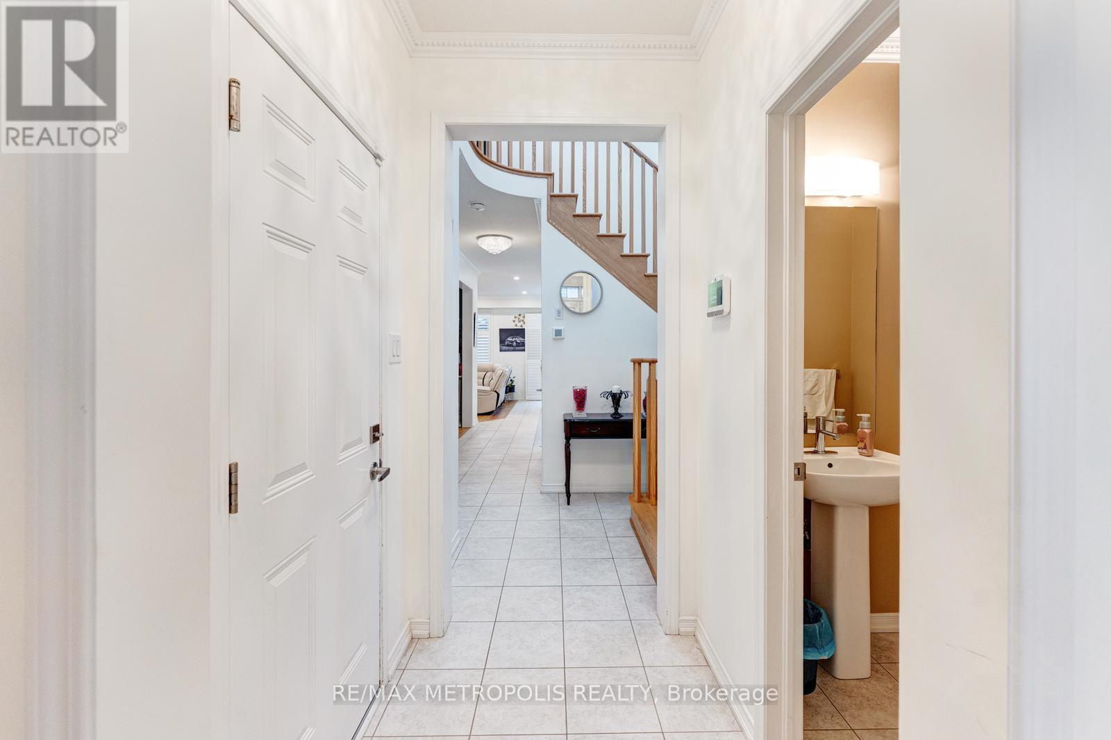 Main - 112 Longboat Run, Brantford, Ontario  N3T 6P4 - Photo 9 - X12695540