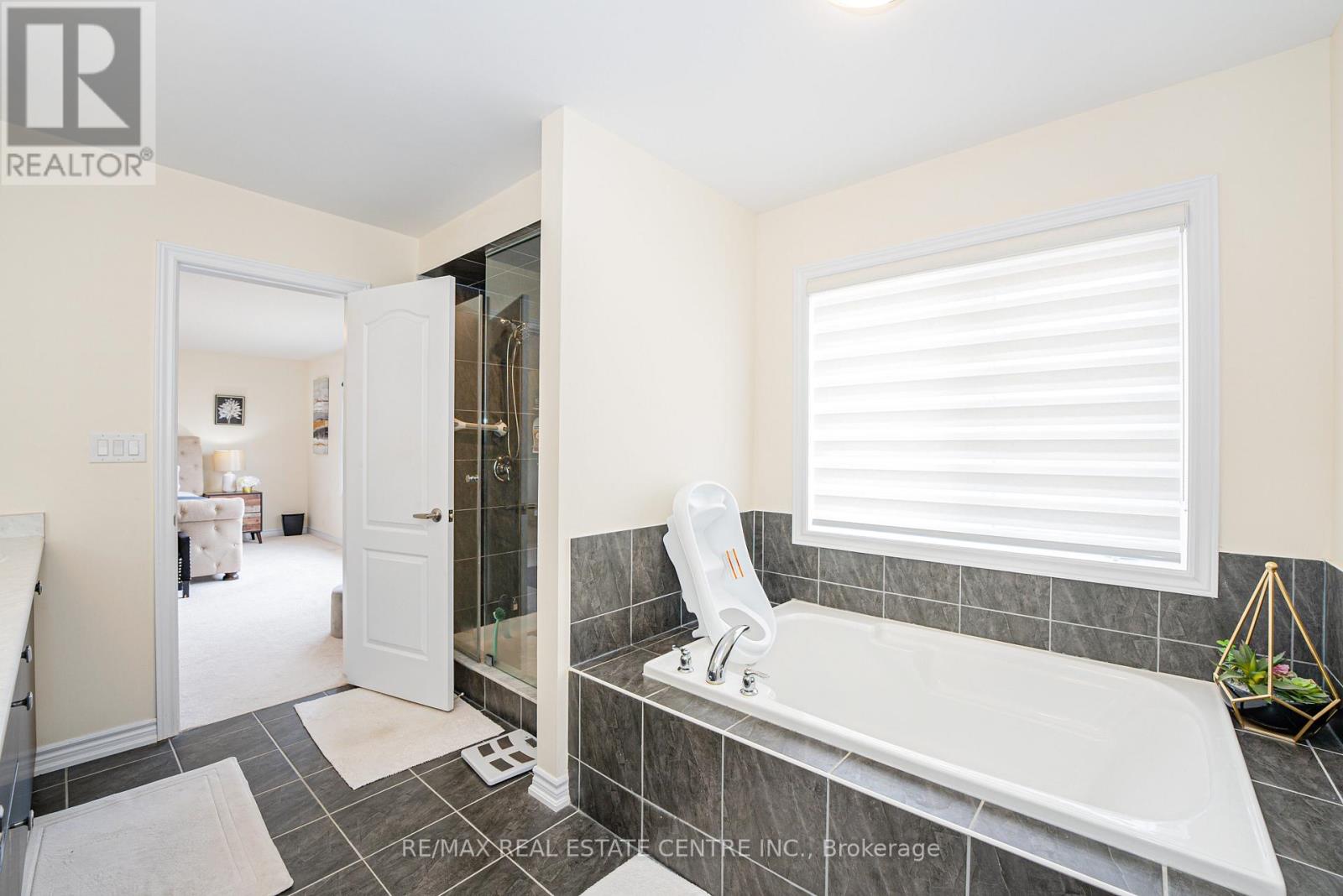 22 Oaktree Drive, Haldimand, Ontario  N3W 0E6 - Photo 27 - X12695602