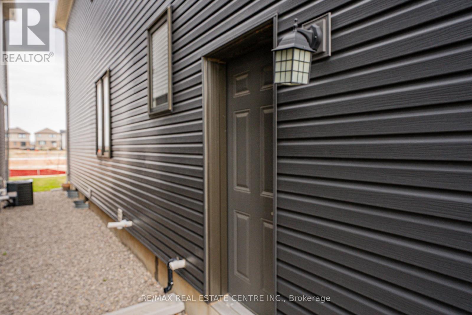 22 Oaktree Drive, Haldimand, Ontario  N3W 0E6 - Photo 41 - X12695602